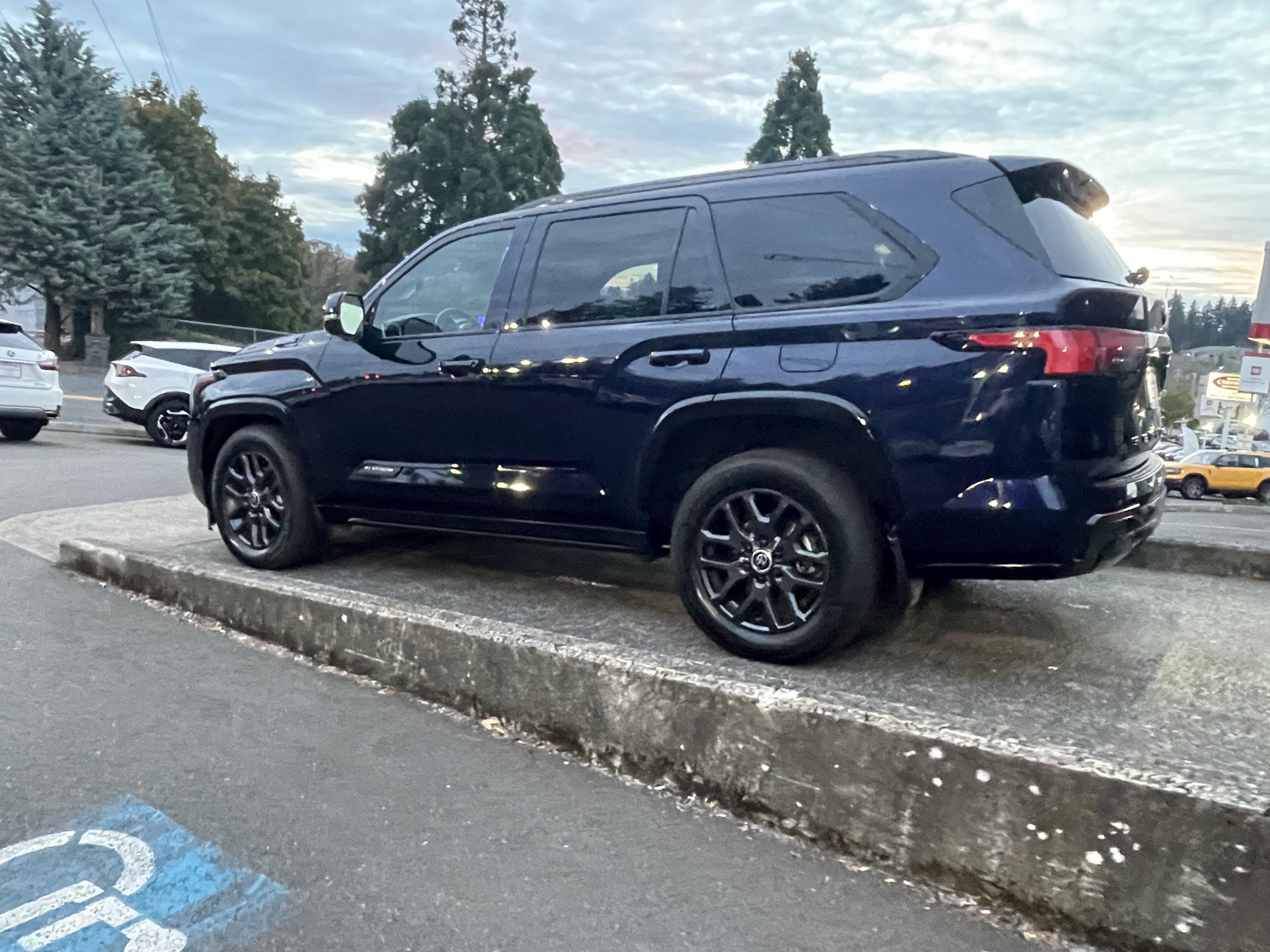 Certified 2024 Toyota Sequoia Platinum AWD/4WD image 5
