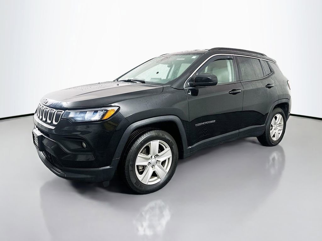 Used 2022 Jeep Compass Latitude image 3