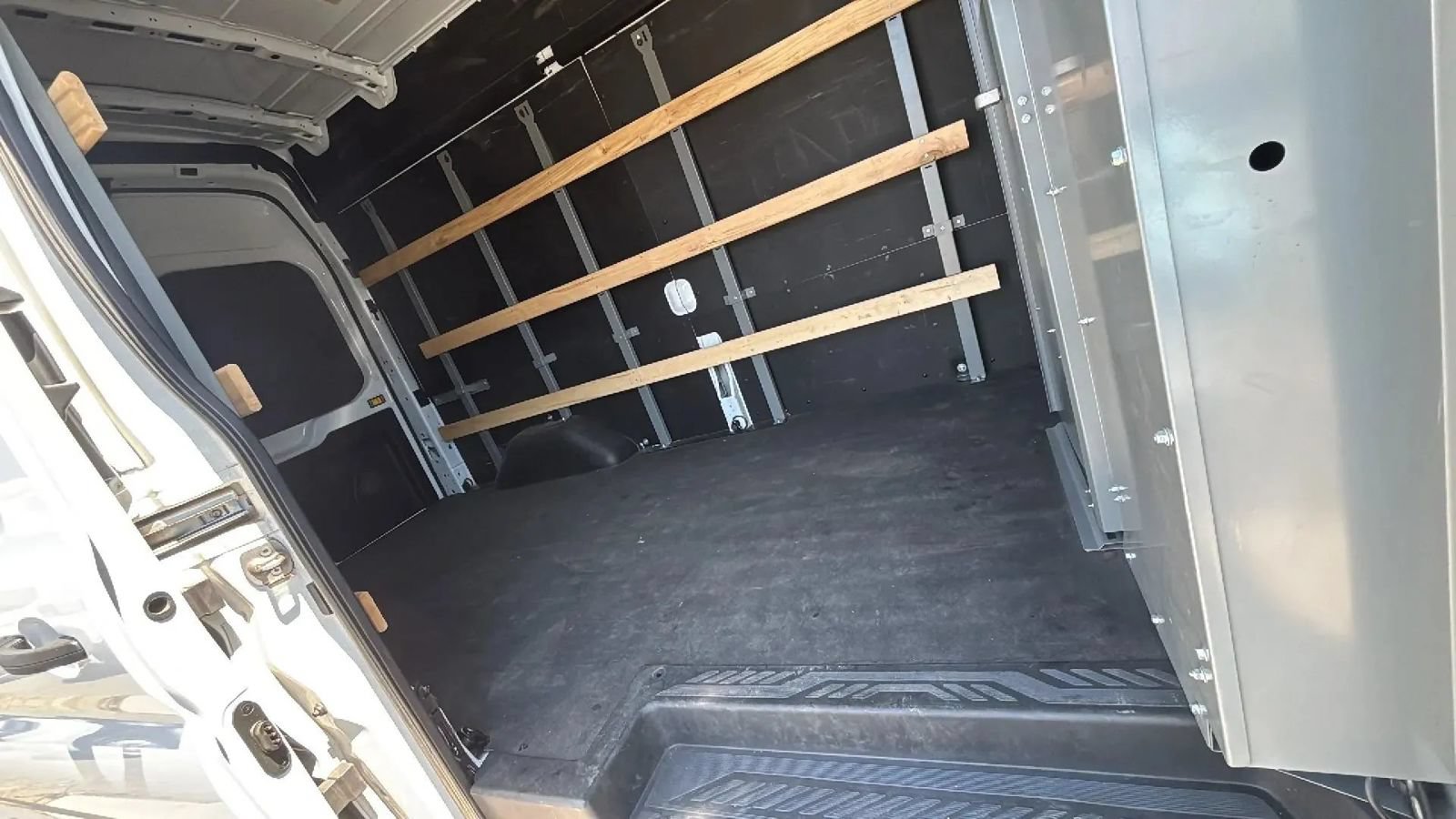 Used 2022 Ford E-Transit 148 High Roof w/ Load Area Protection Package RWD image 42