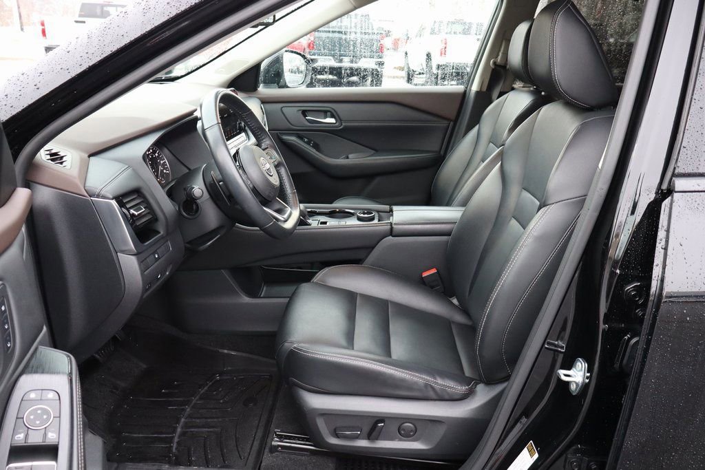 Used 2022 Nissan Rogue SL w/ SL Premium Package image 4