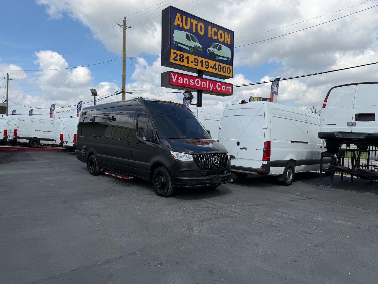 Used 2022 Mercedes-Benz Sprinter 4500 w/ Parking Package image 30