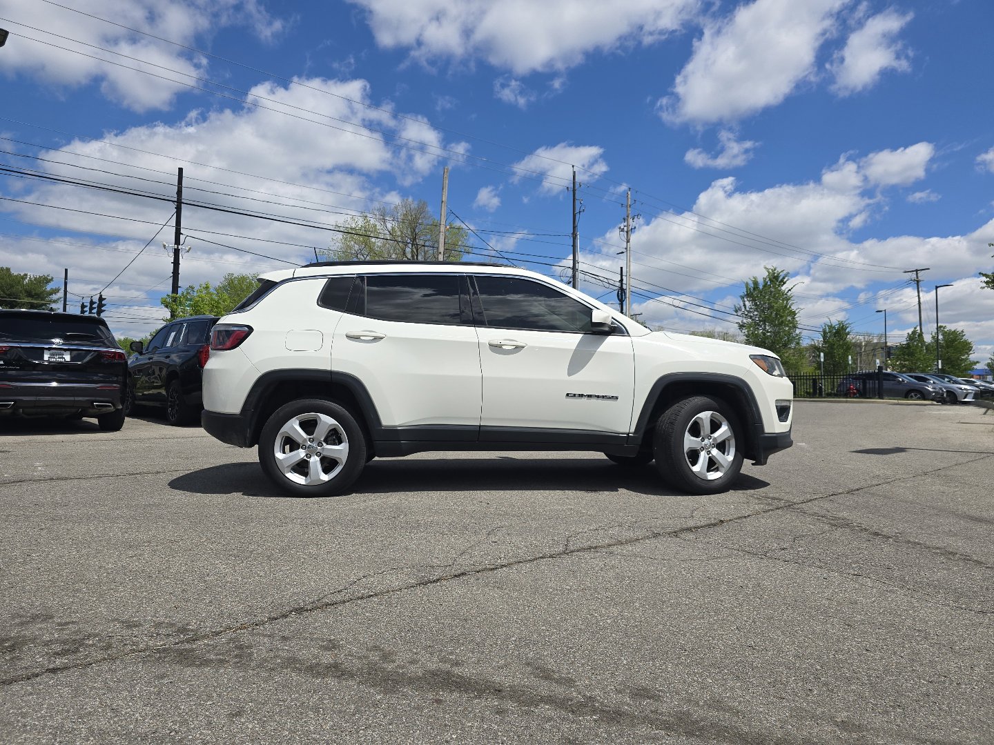 Used 2018 Jeep Compass Latitude w/ Popular Equipment Group AWD/4WD image 16