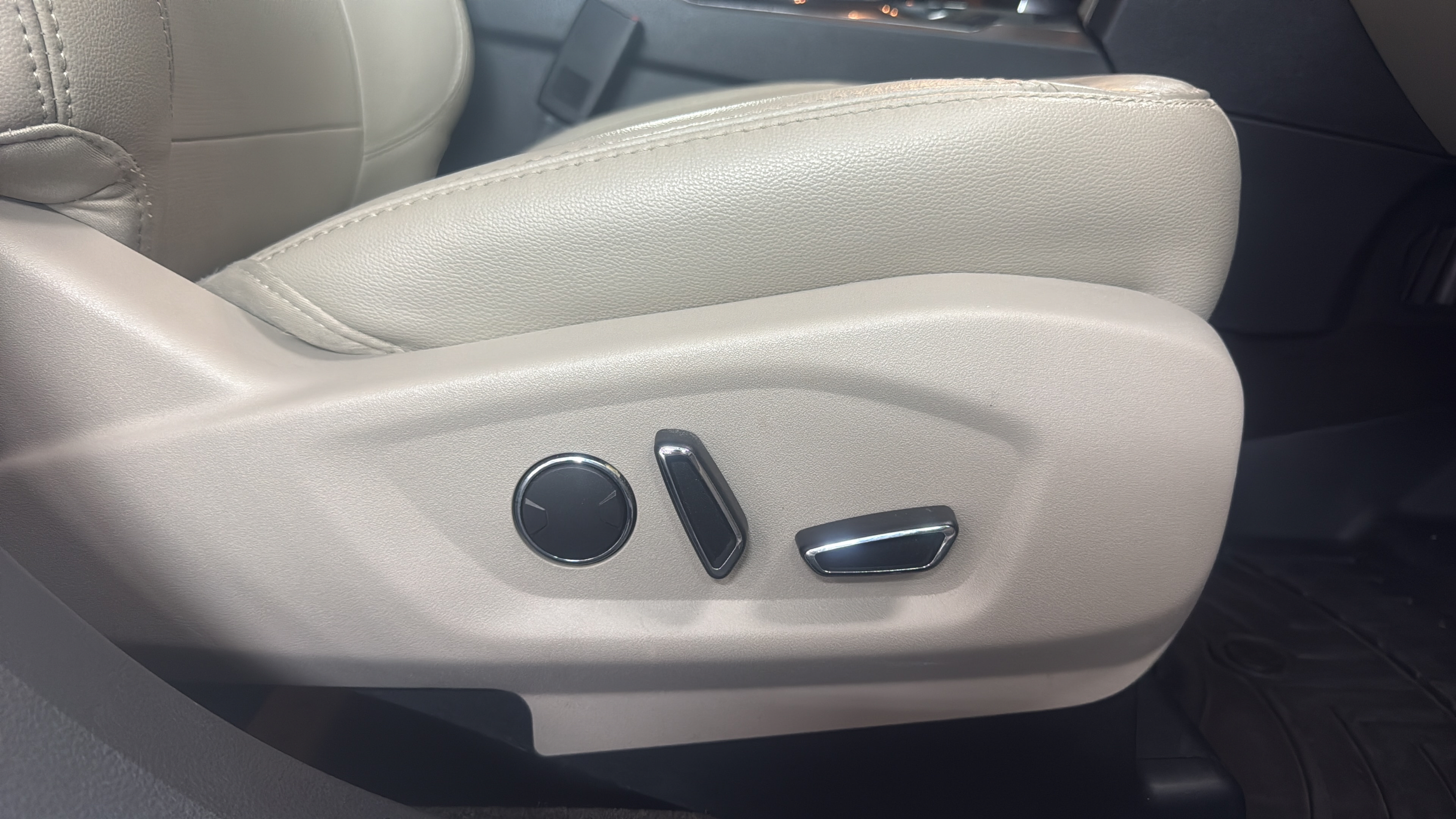 Used 2018 Ford Explorer Limited FWD image 33