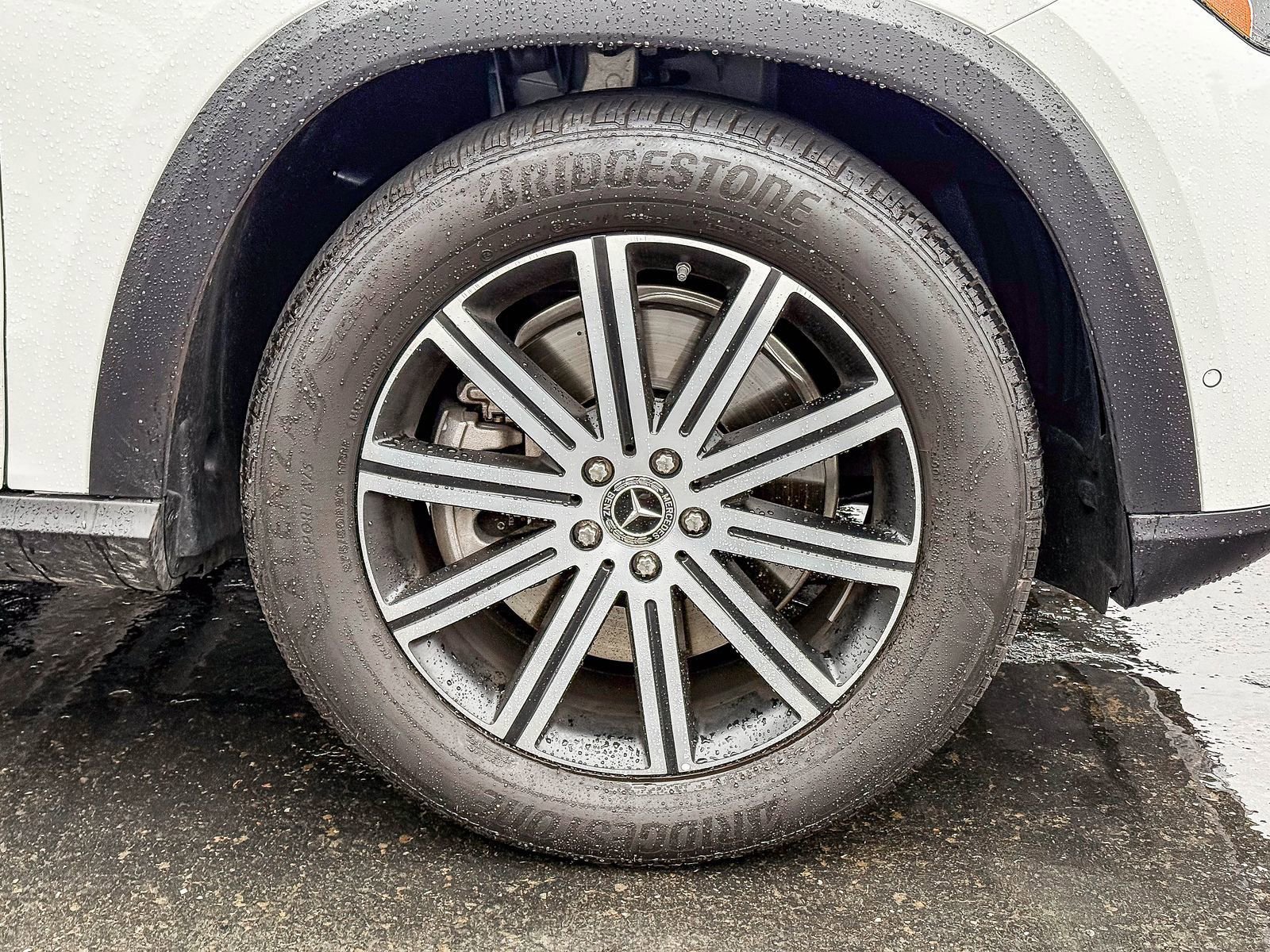 Used 2025 Mercedes-Benz GLE 450e 4MATIC image 4