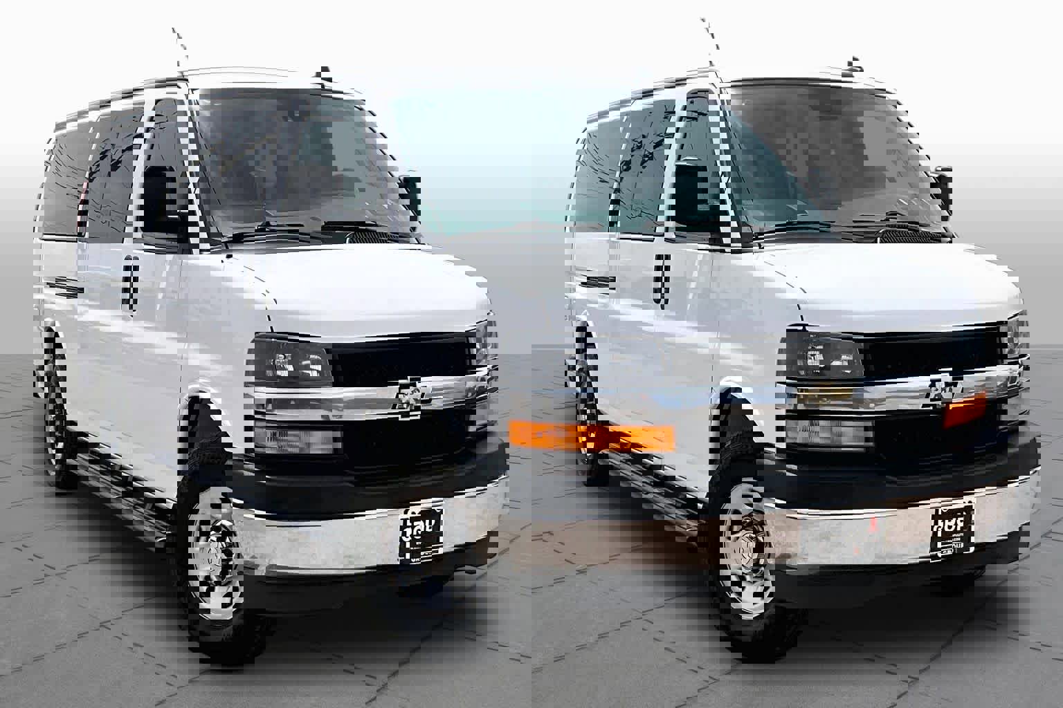 Used 2021 Chevrolet Express 3500 LT w/ LT Preferred Equipment Group image 3