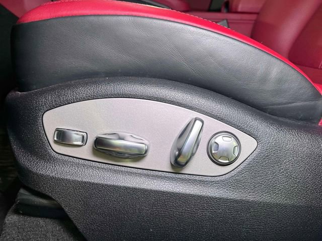 Certified 2023 Porsche Macan Turbo image 18