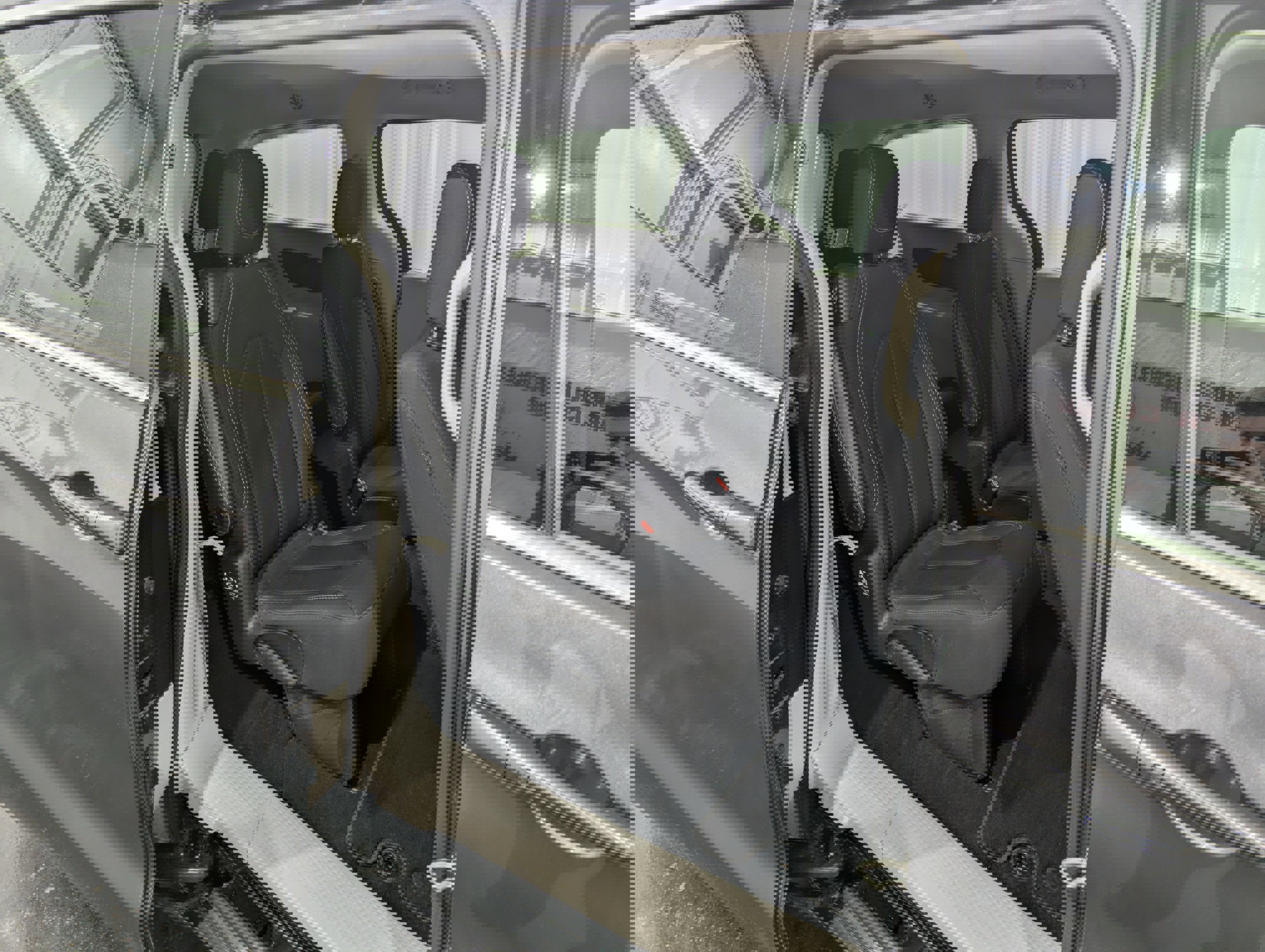 Used 2023 Chrysler Voyager LX image 12