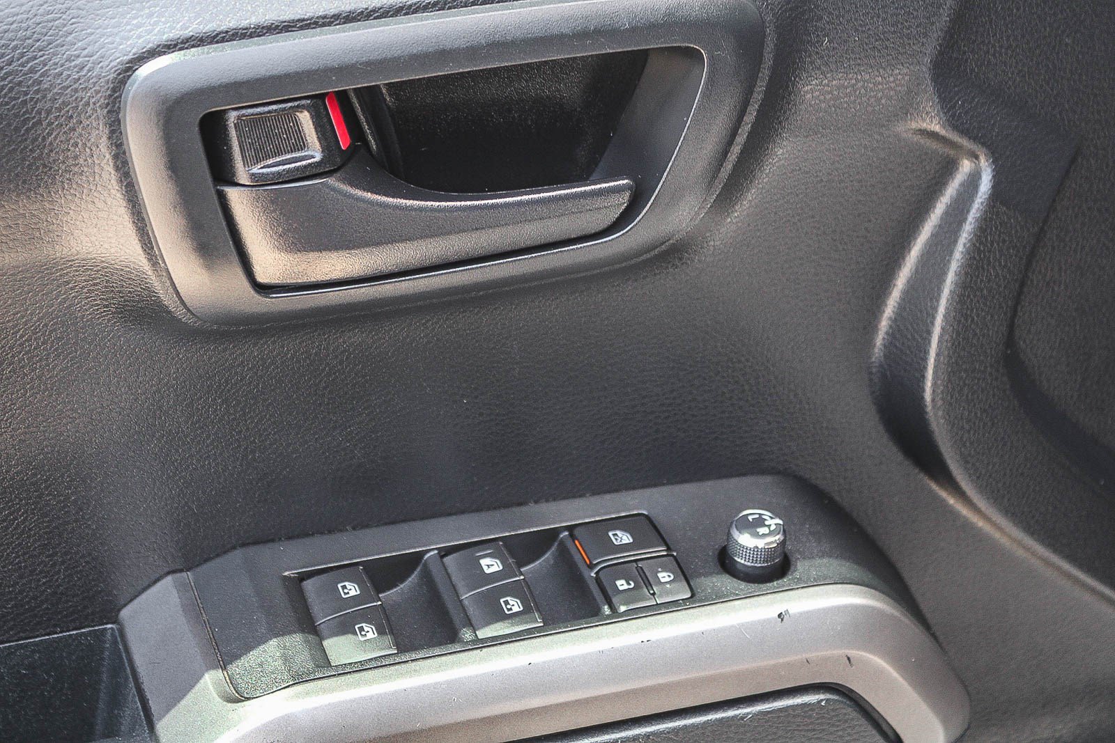 Used 2018 Toyota Tacoma SR5 RWD image 22