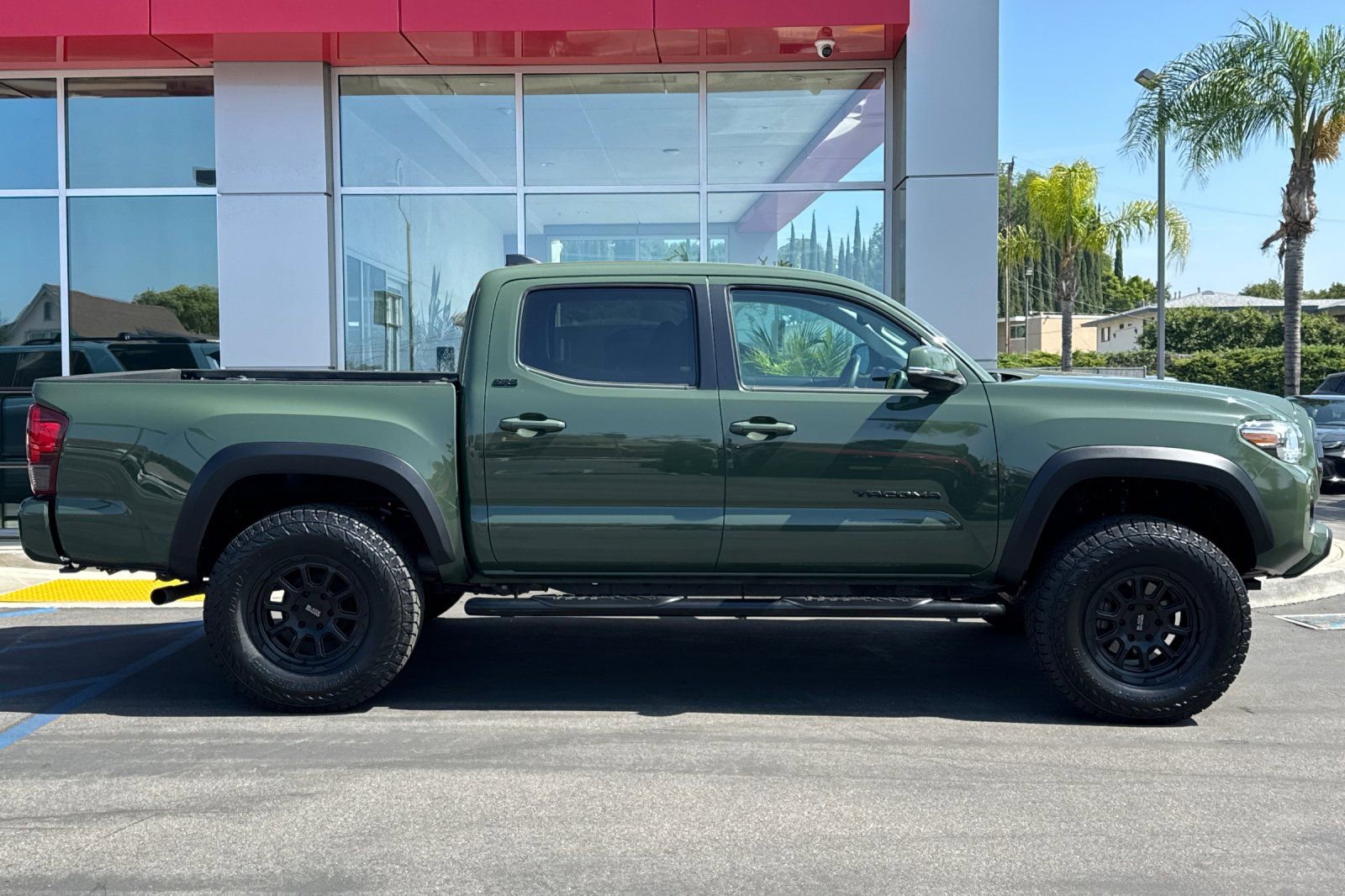 Used 2021 Toyota Tacoma SR5 w/ Trail Edition image 4