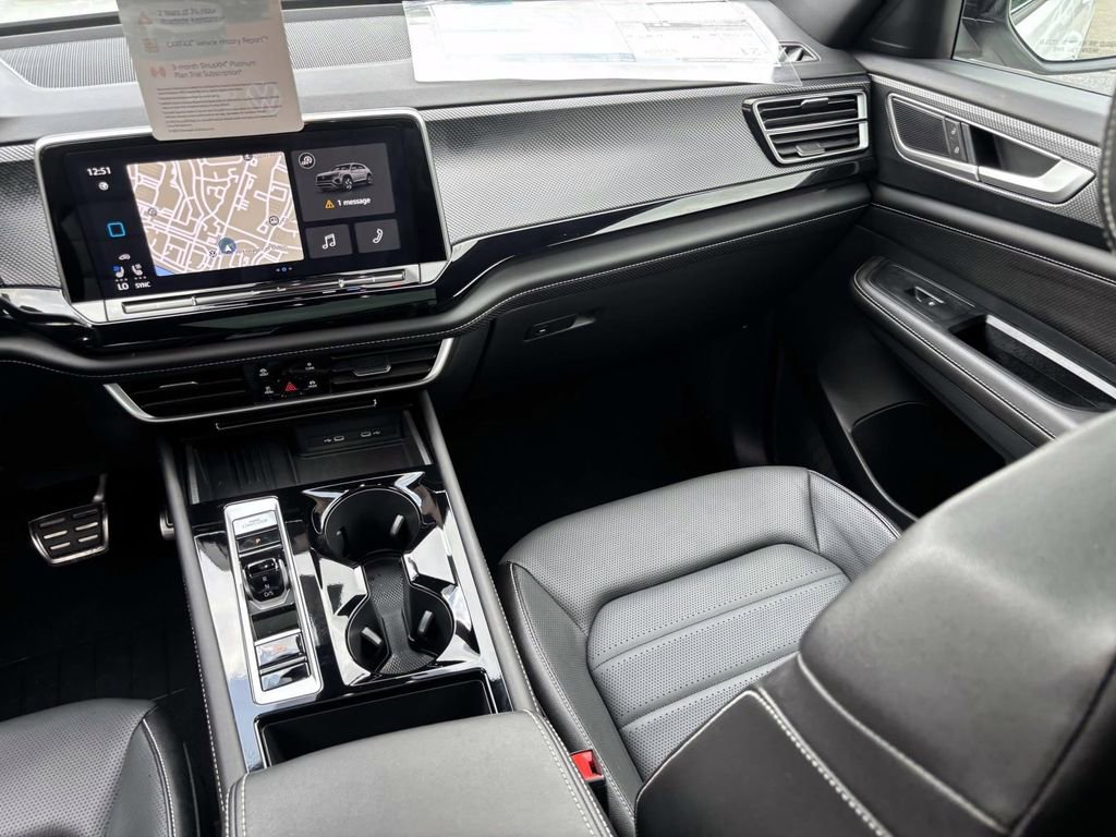 Used 2025 Volkswagen Atlas Cross Sport SEL R-Line image 32