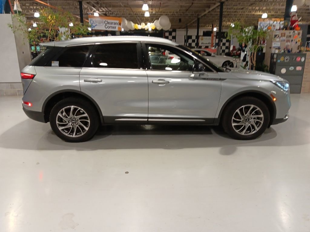 Used 2022 Lincoln Corsair AWD w/ Equipment Group 101A image 5