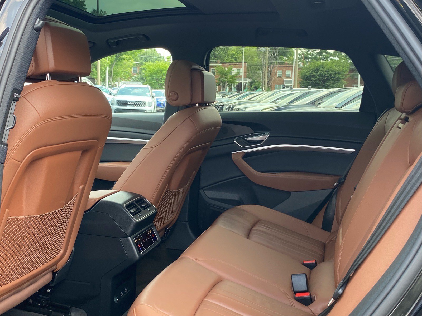 Used 2022 Audi e-tron Premium w/ Convenience Plus Package AWD/4WD image 20