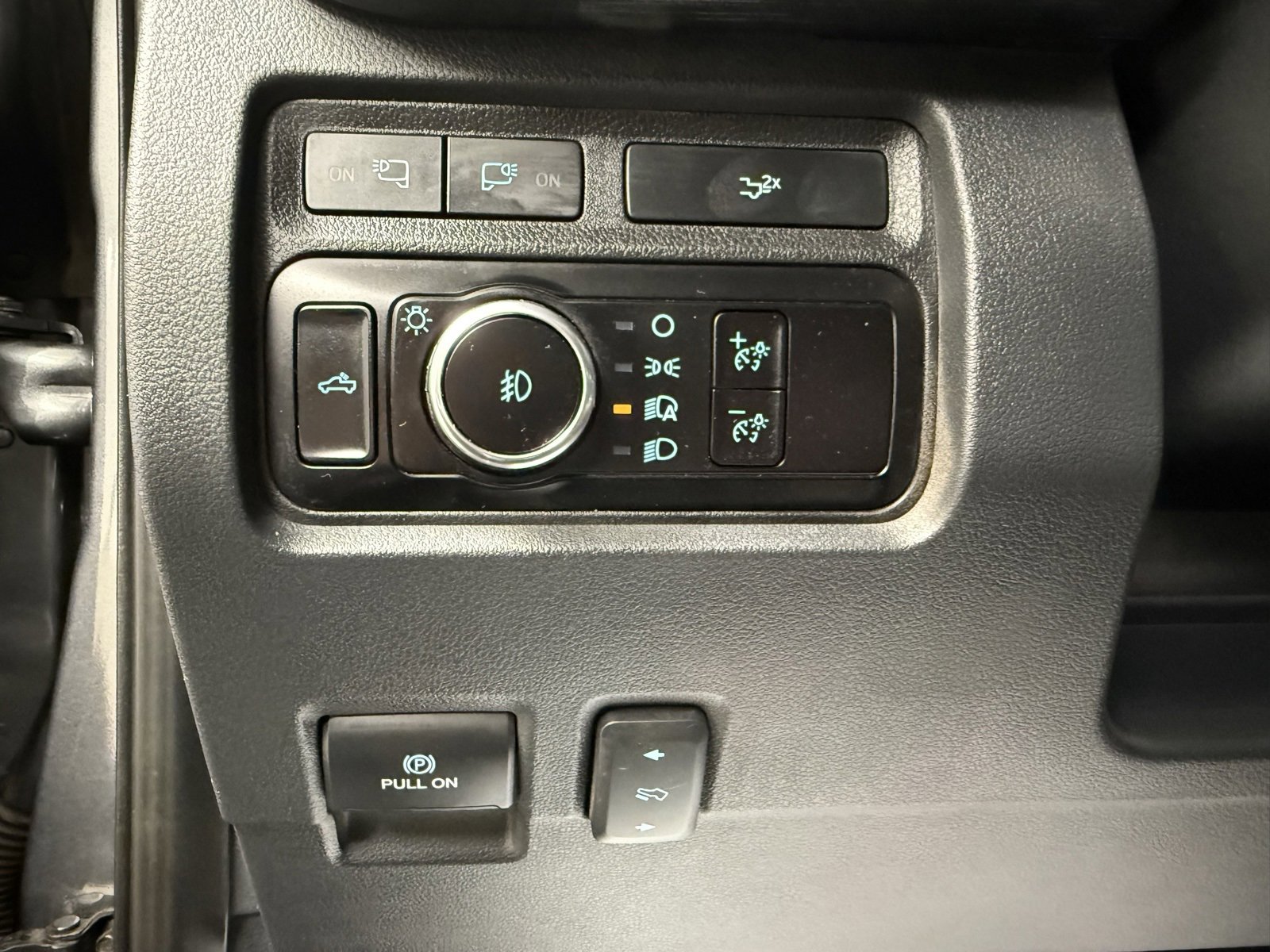 Used 2023 Ford F350 Lariat w/ Sport Appearance Package image 13