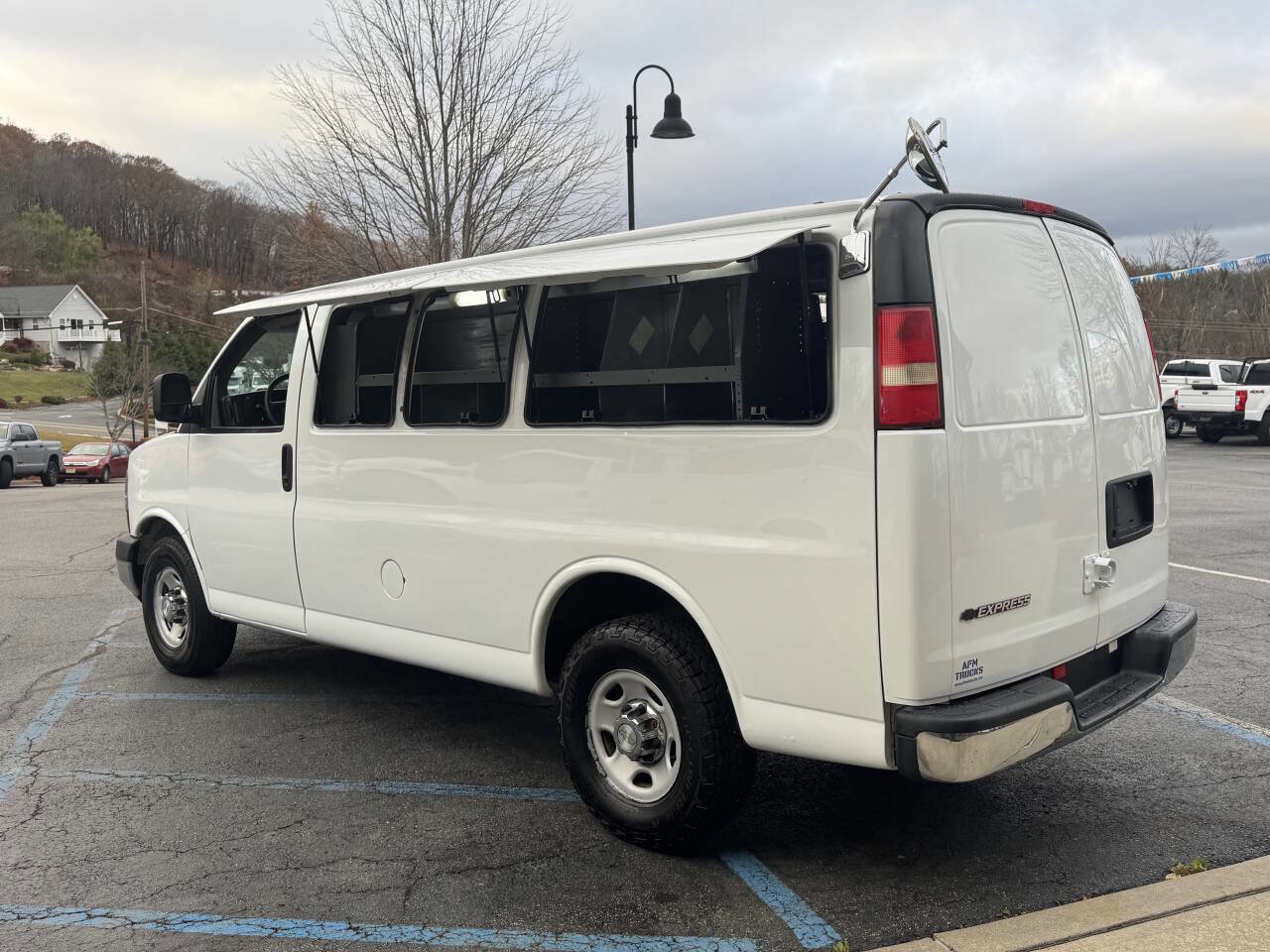 Used 2011 Chevrolet Express 2500 w/ Express Access Plus Package image 9