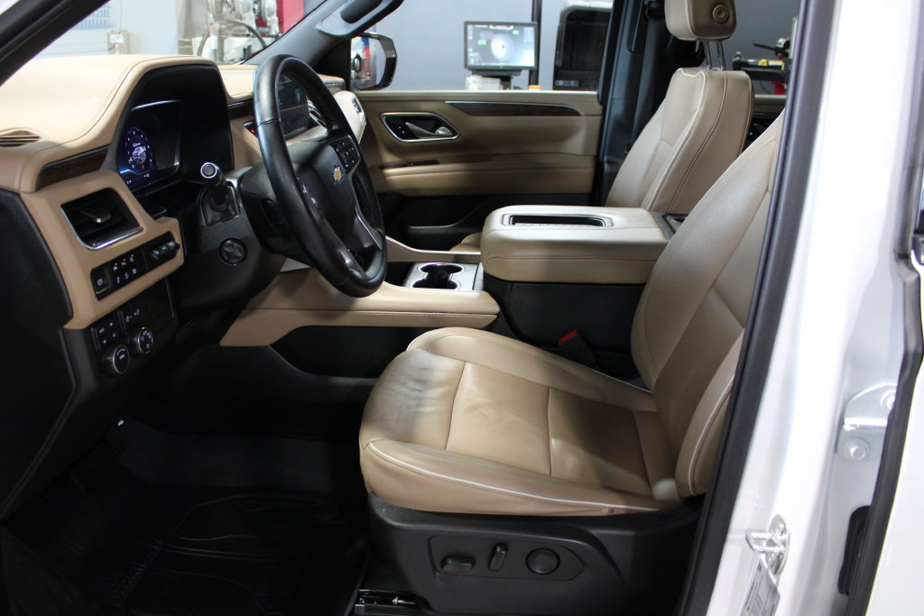 Used 2023 Chevrolet Suburban Premier AWD/4WD image 4