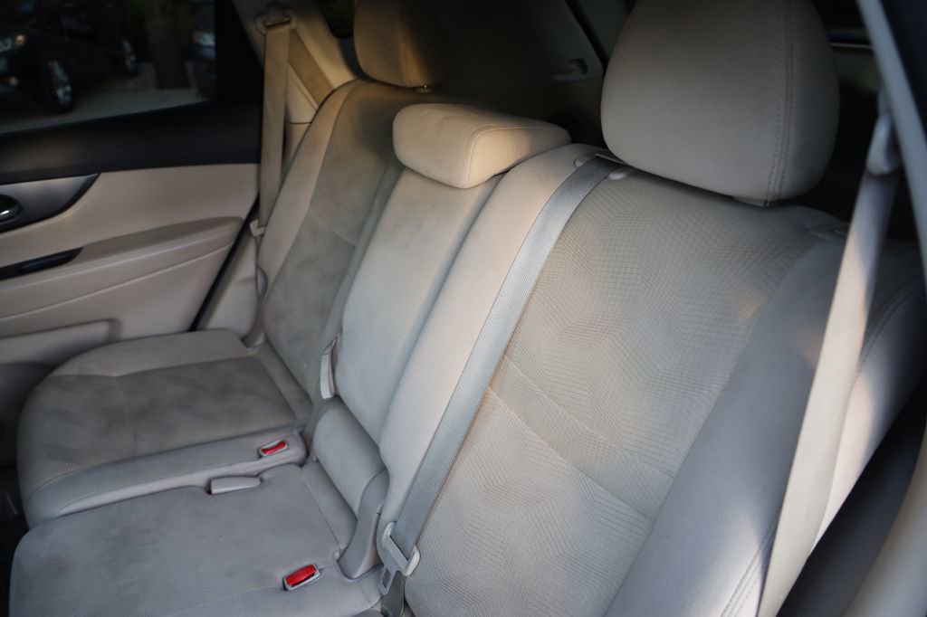 Used 2014 Nissan Rogue SV image 19