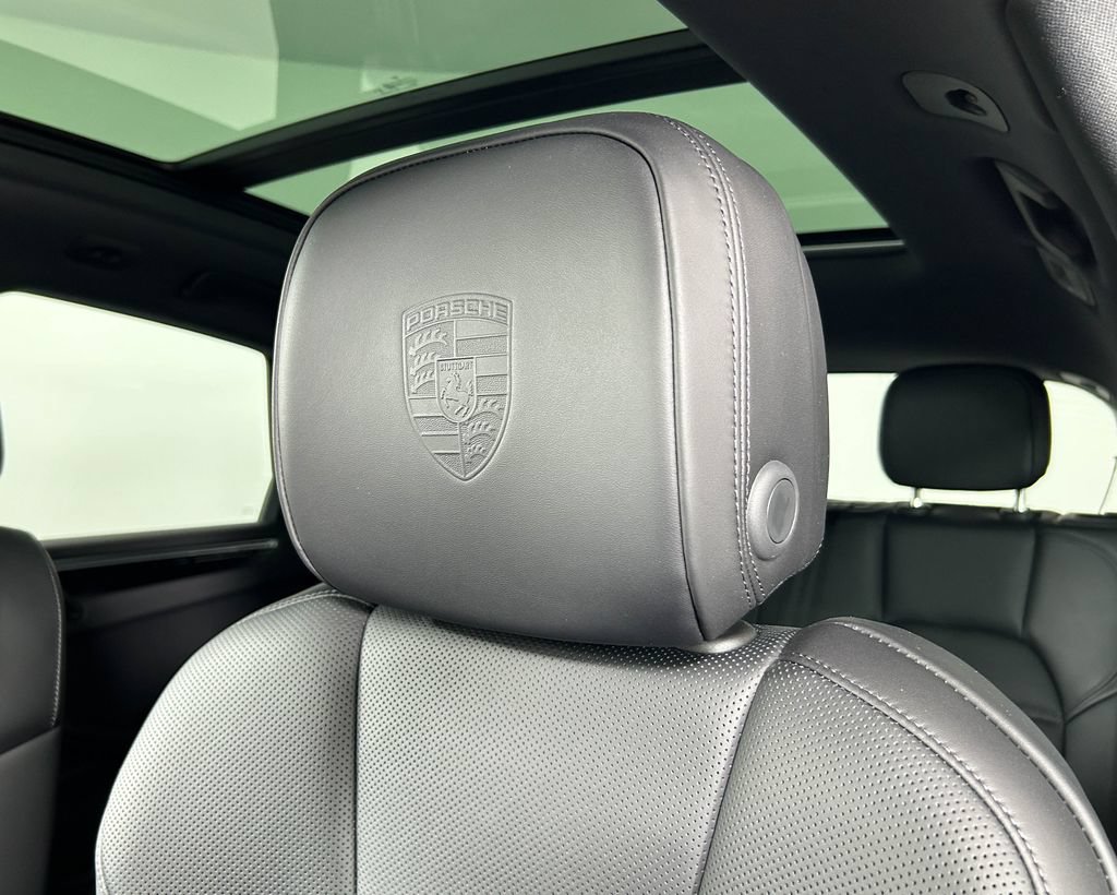 New 2026 Porsche Macan AWD/4WD image 16