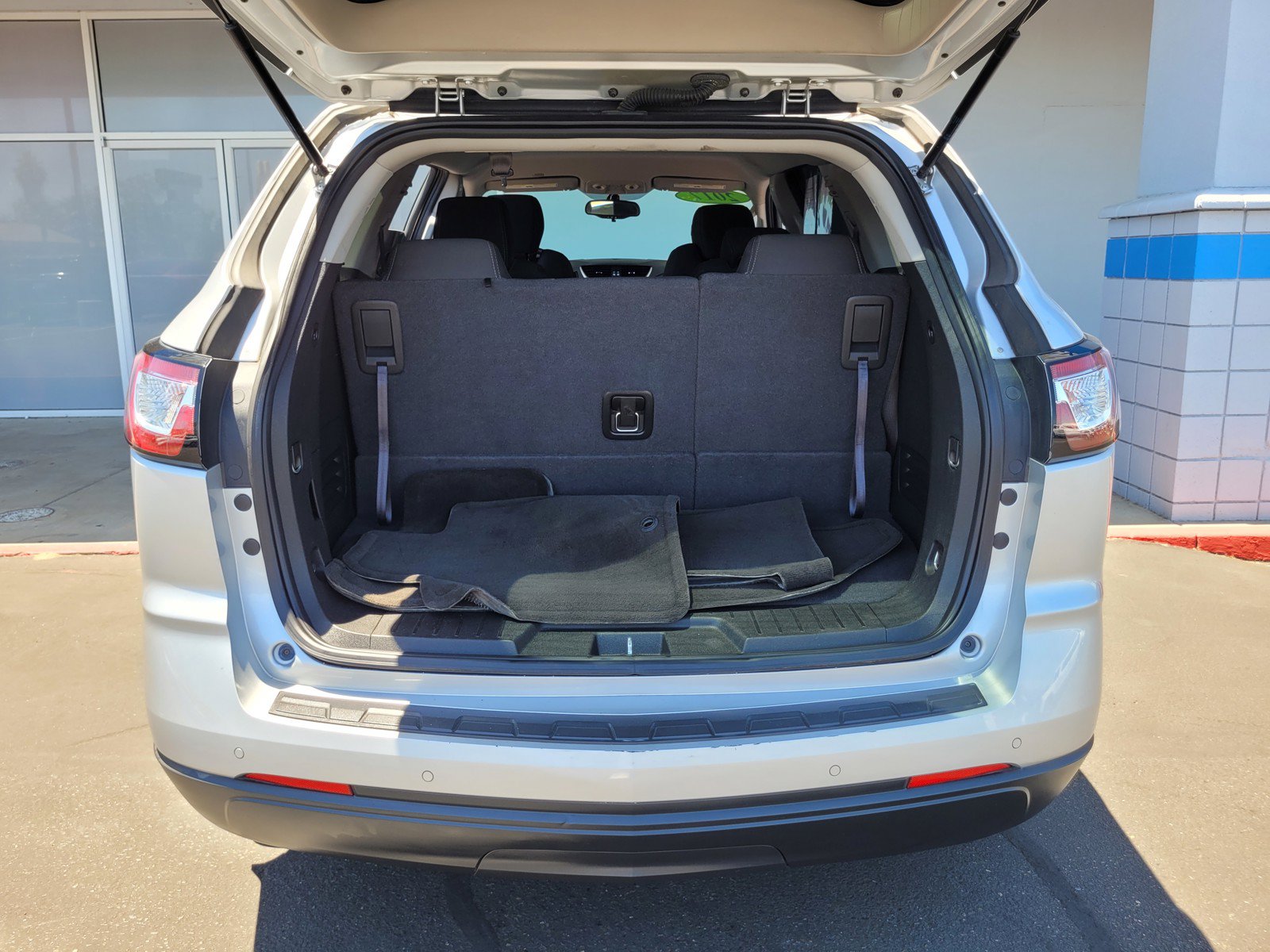 Used 2017 Chevrolet Traverse LT w/ LPO, 'HIT The Road' Package FWD image 27