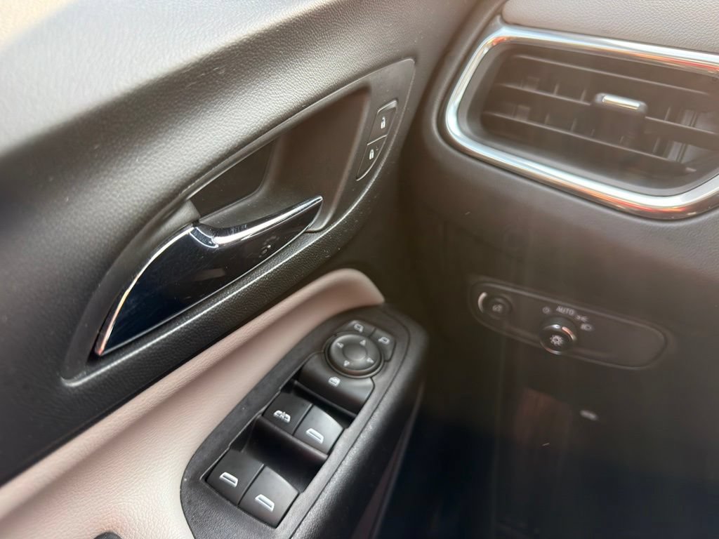 Used 2019 Chevrolet Equinox LS FWD image 22