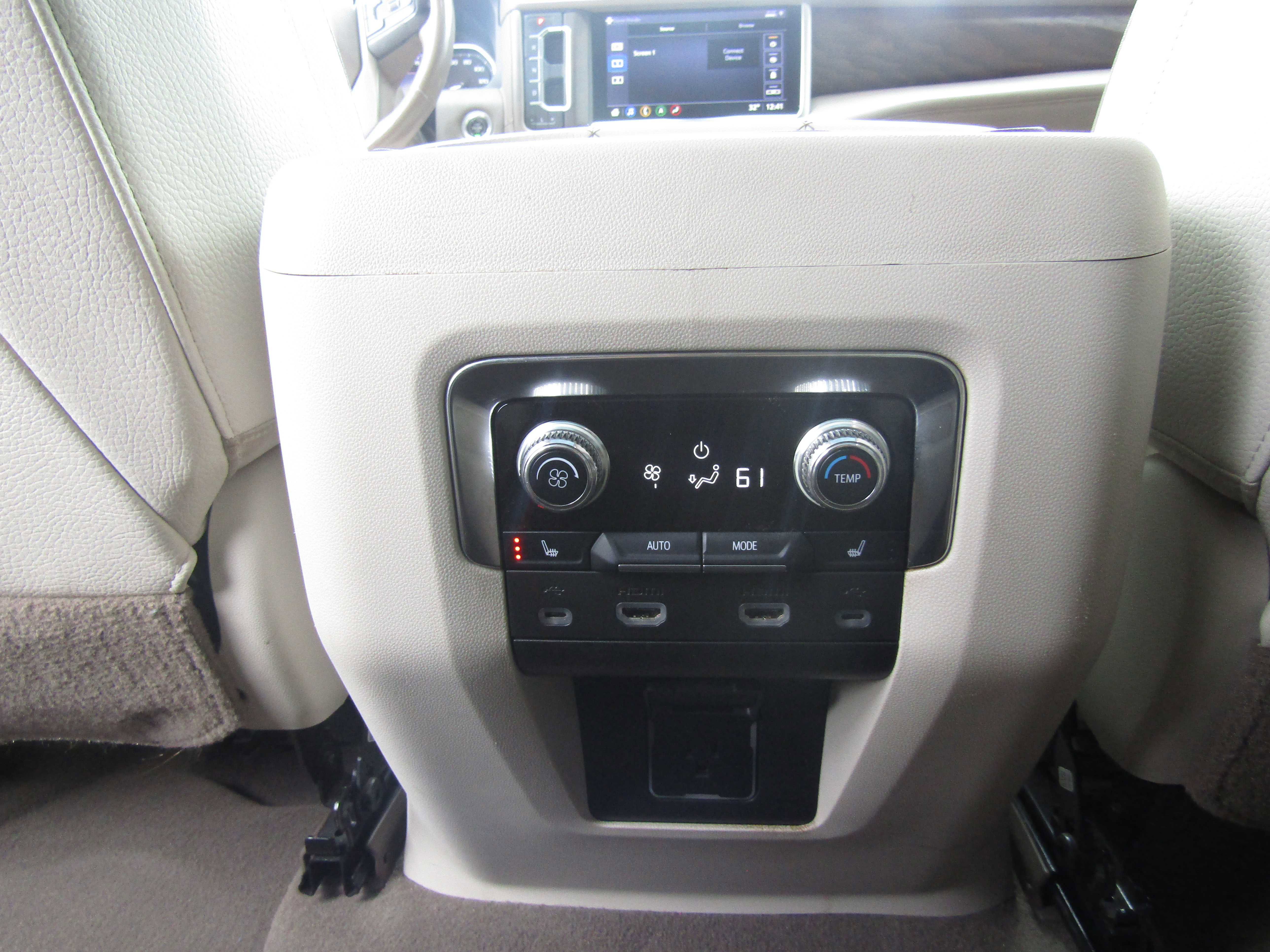 Used 2021 GMC Yukon XL Denali w/ Denali Premium Package image 22