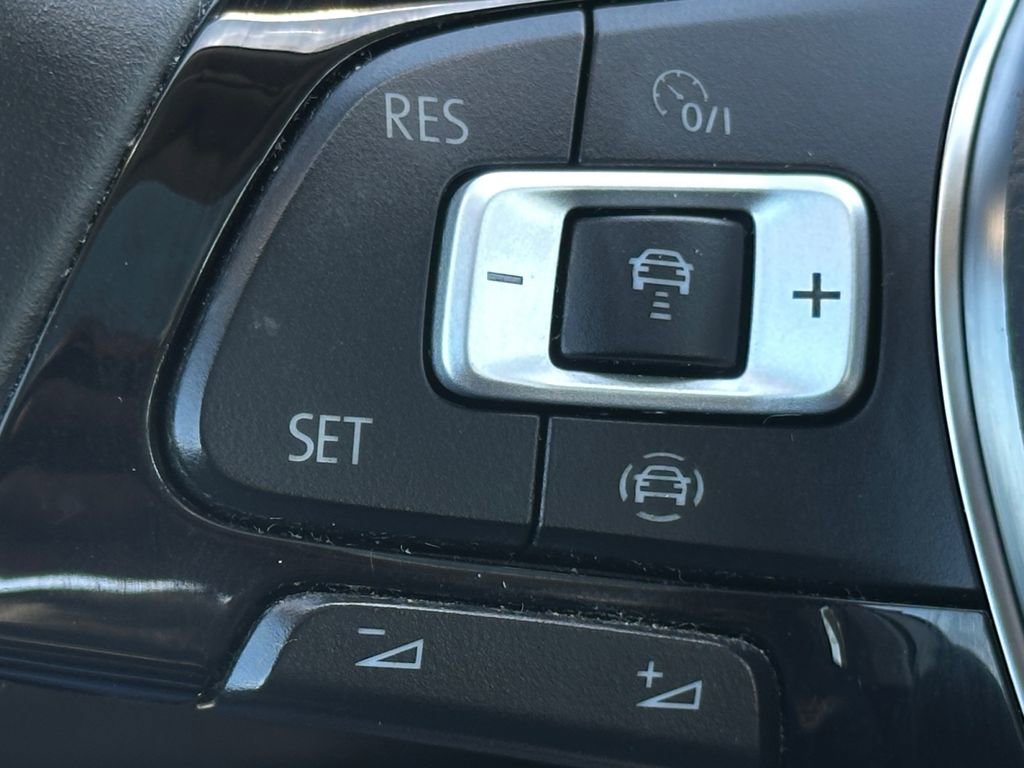 Used 2019 Volkswagen Jetta SEL Premium image 22