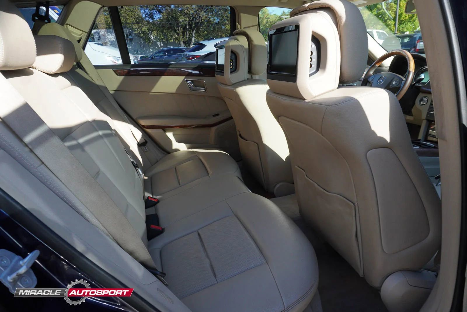 Used 2011 Mercedes-Benz E 350 4MATIC Wagon image 37