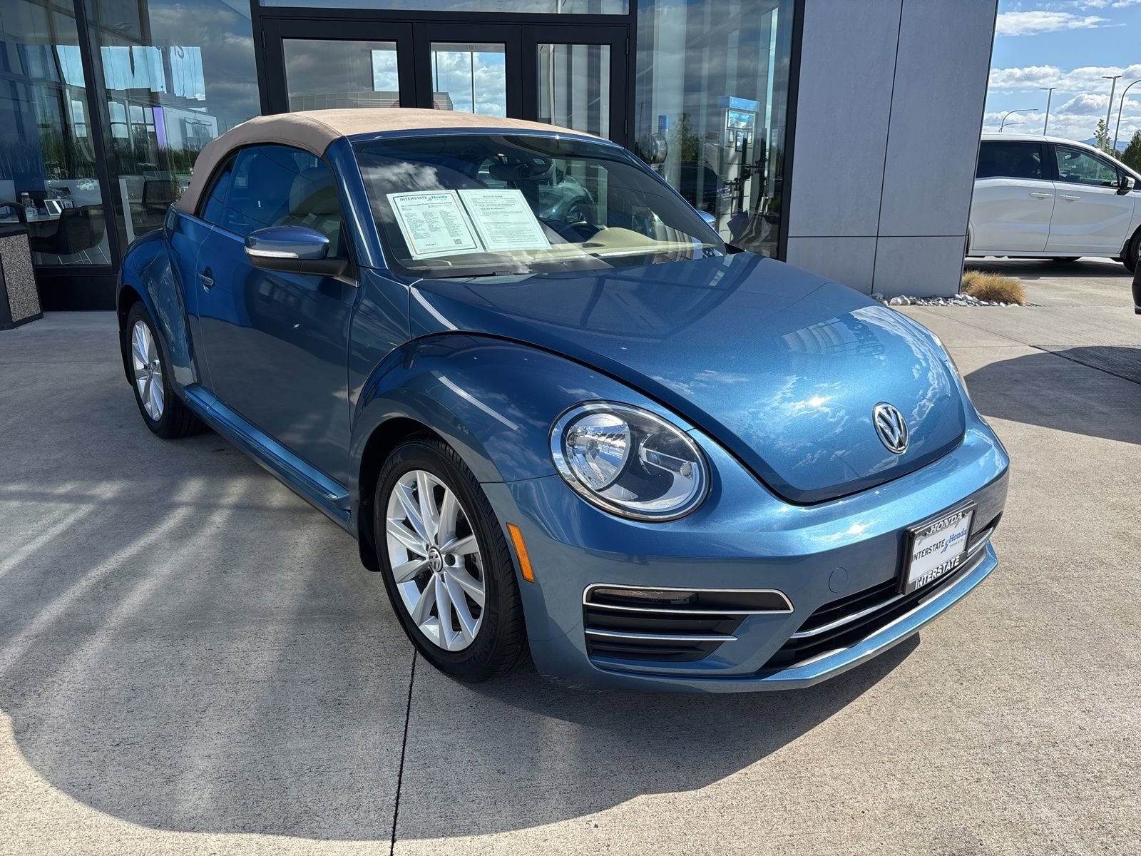 Used 2019 Volkswagen Beetle 2.0T SE FWD image 3