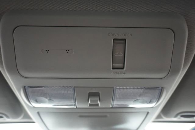 Used 2024 Nissan Frontier SL image 17