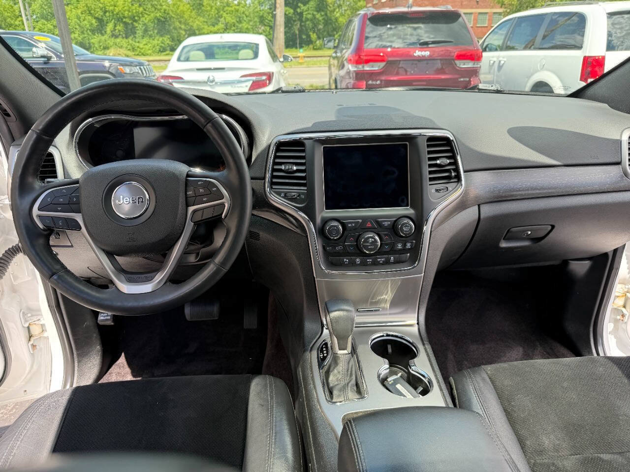 Used 2018 Jeep Grand Cherokee Altitude AWD/4WD image 12