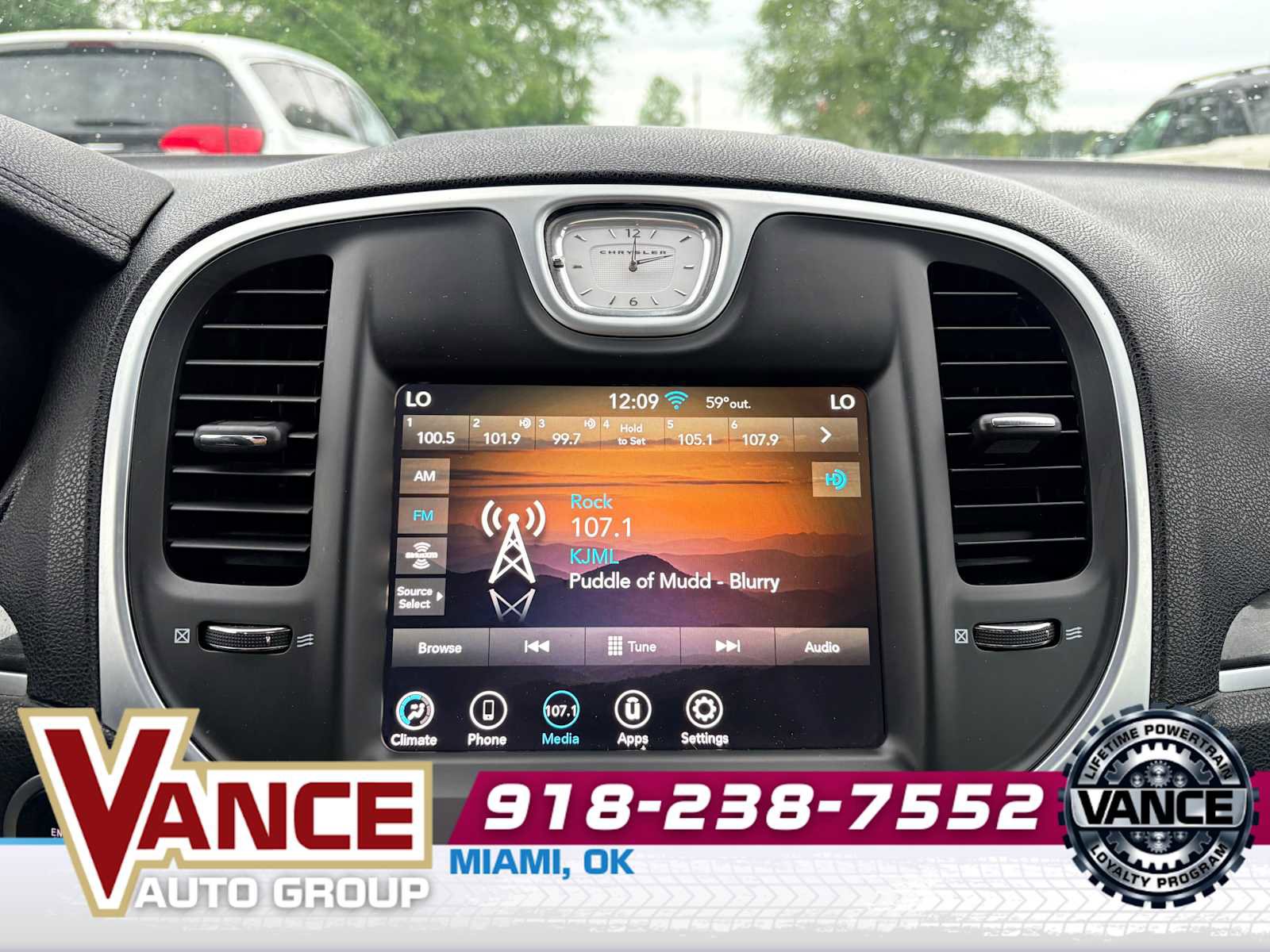 Used 2022 Chrysler 300 Touring w/ Sport Appearance Package RWD image 26