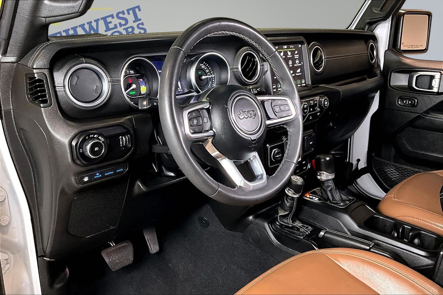 Used 2023 Jeep Wrangler Unlimited Sahara w/ Cold Weather Group AWD/4WD image 18