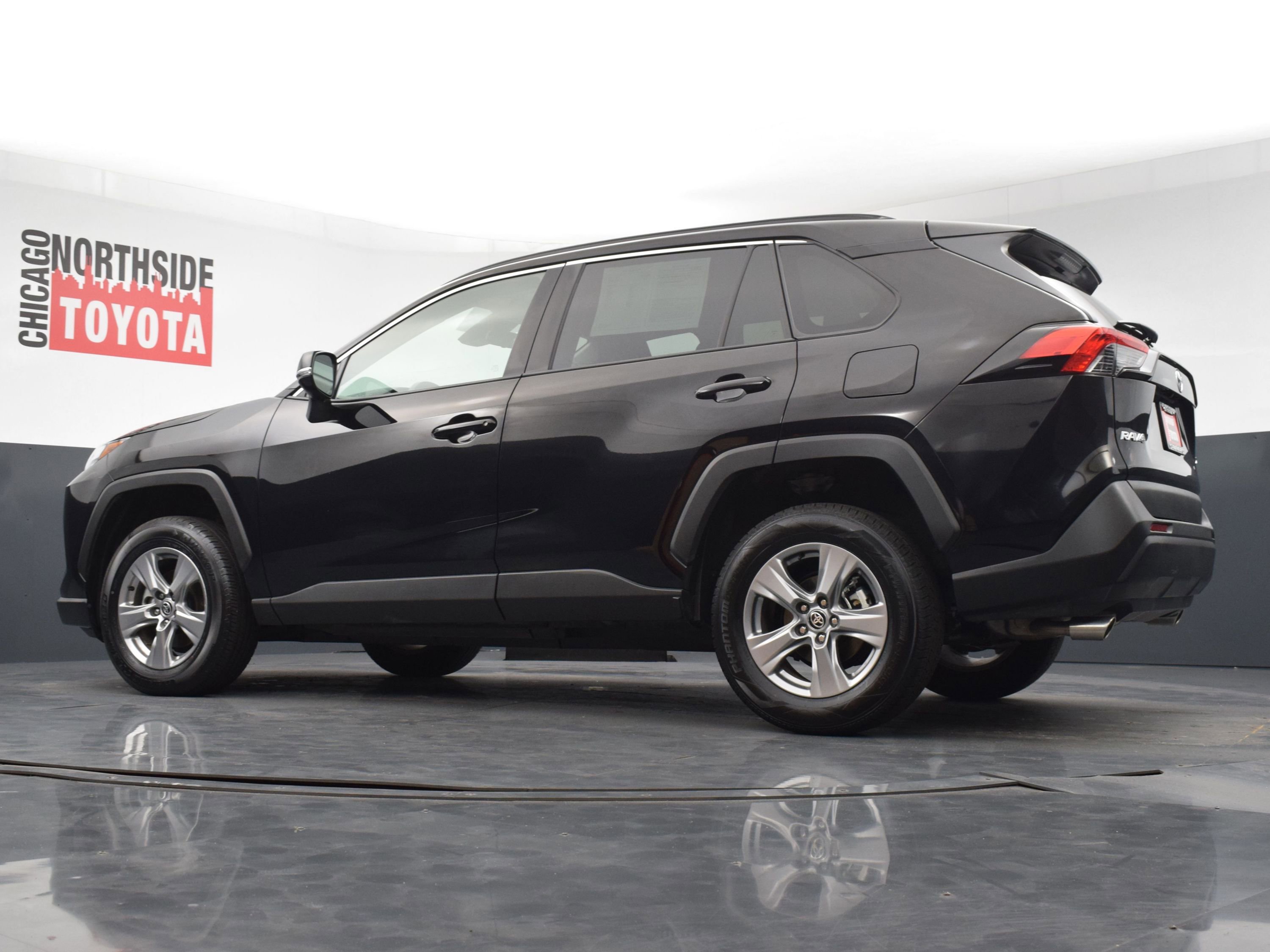 Used 2025 Toyota RAV4 XLE FWD image 25