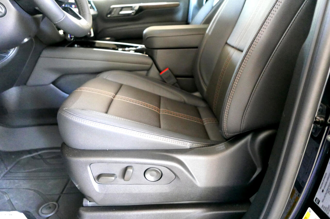 Used 2025 Chevrolet Suburban High Country image 9