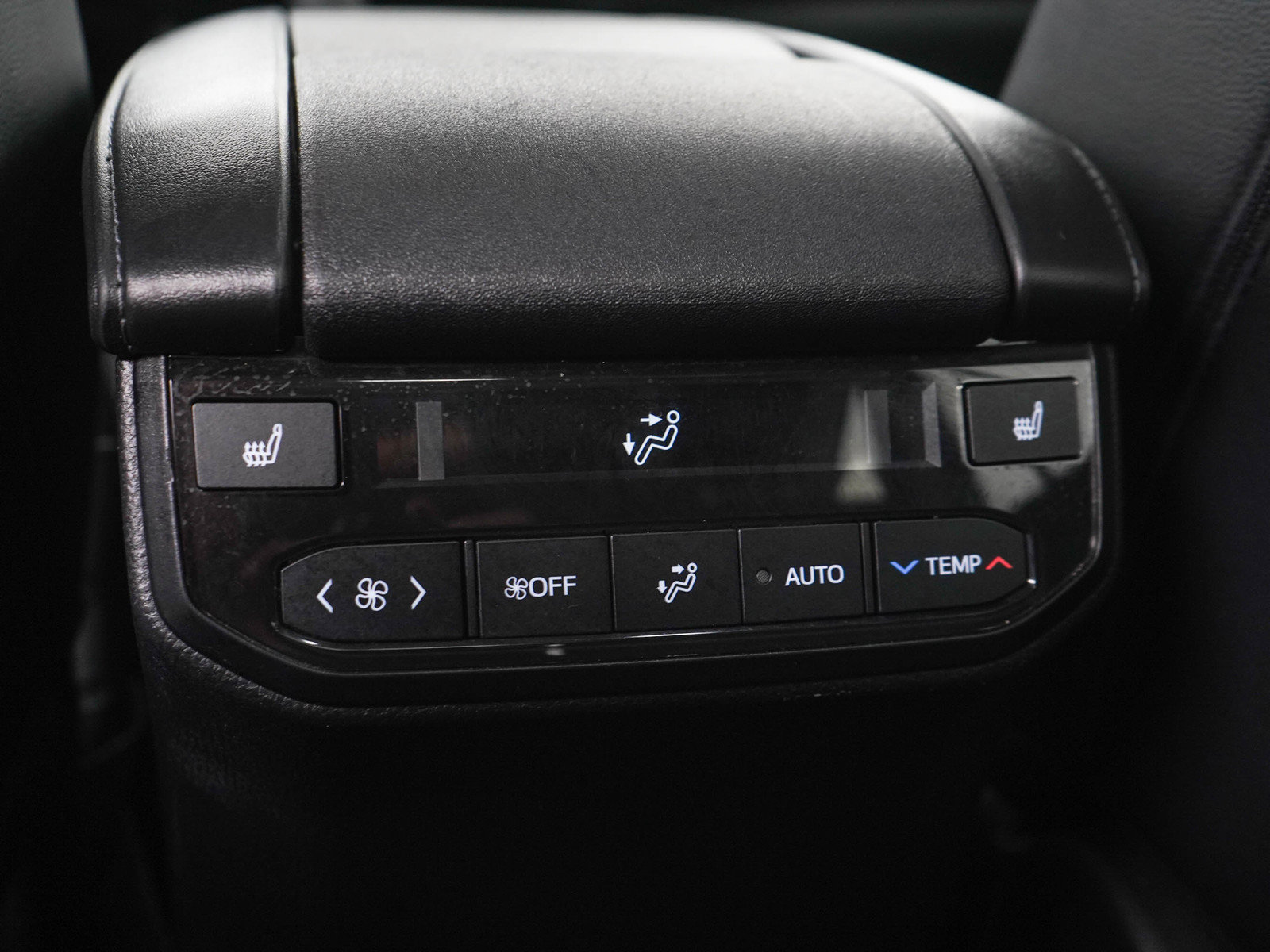 Used 2024 Toyota Highlander Platinum AWD/4WD image 17