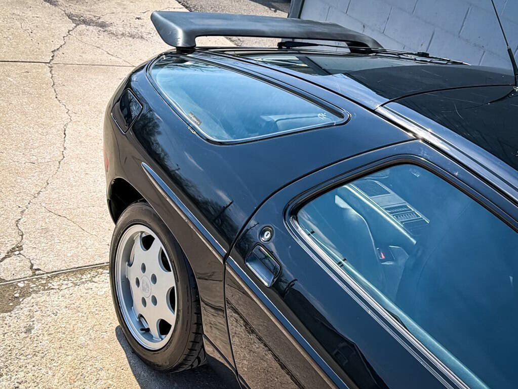 Used 1990 Porsche 928 image 19