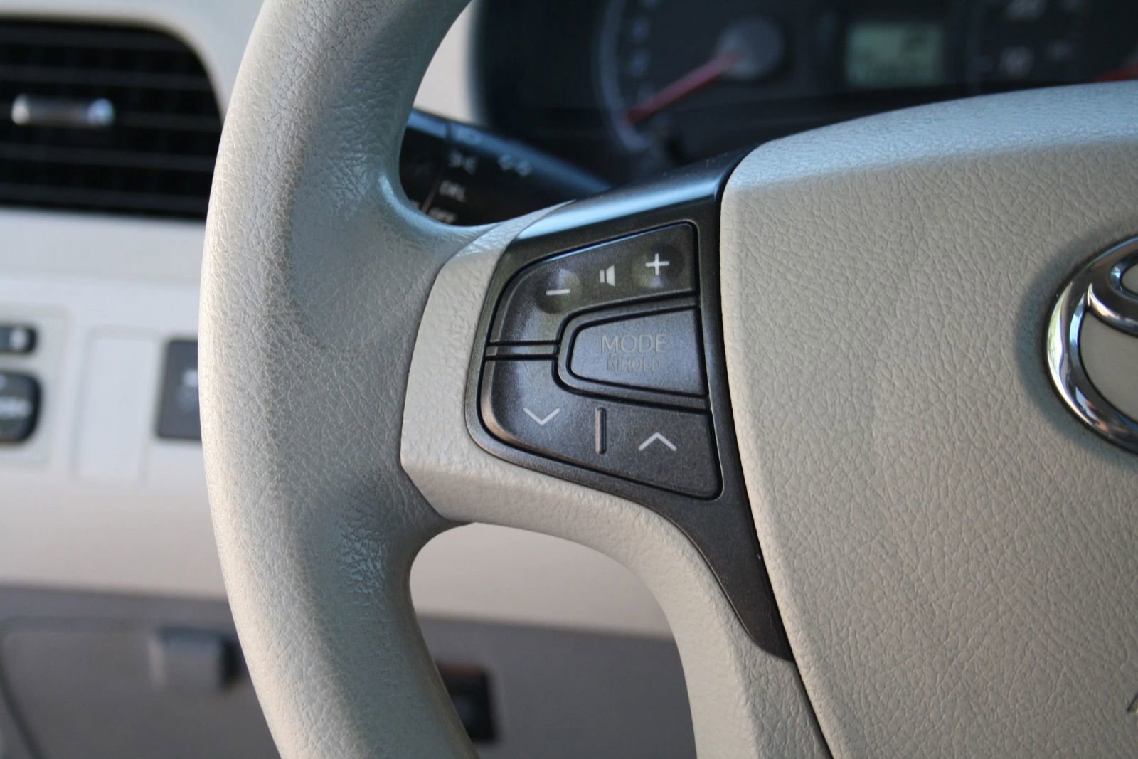 Used 2014 Toyota Sienna LE FWD image 21