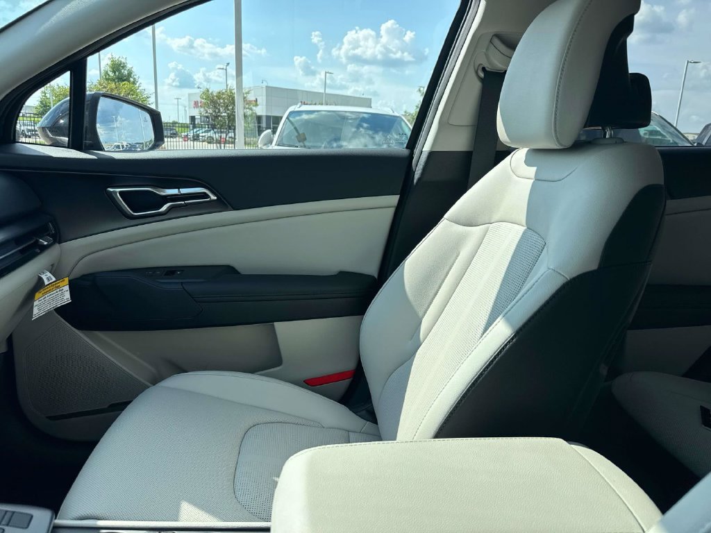 New 2026 Kia Sportage EX FWD image 17
