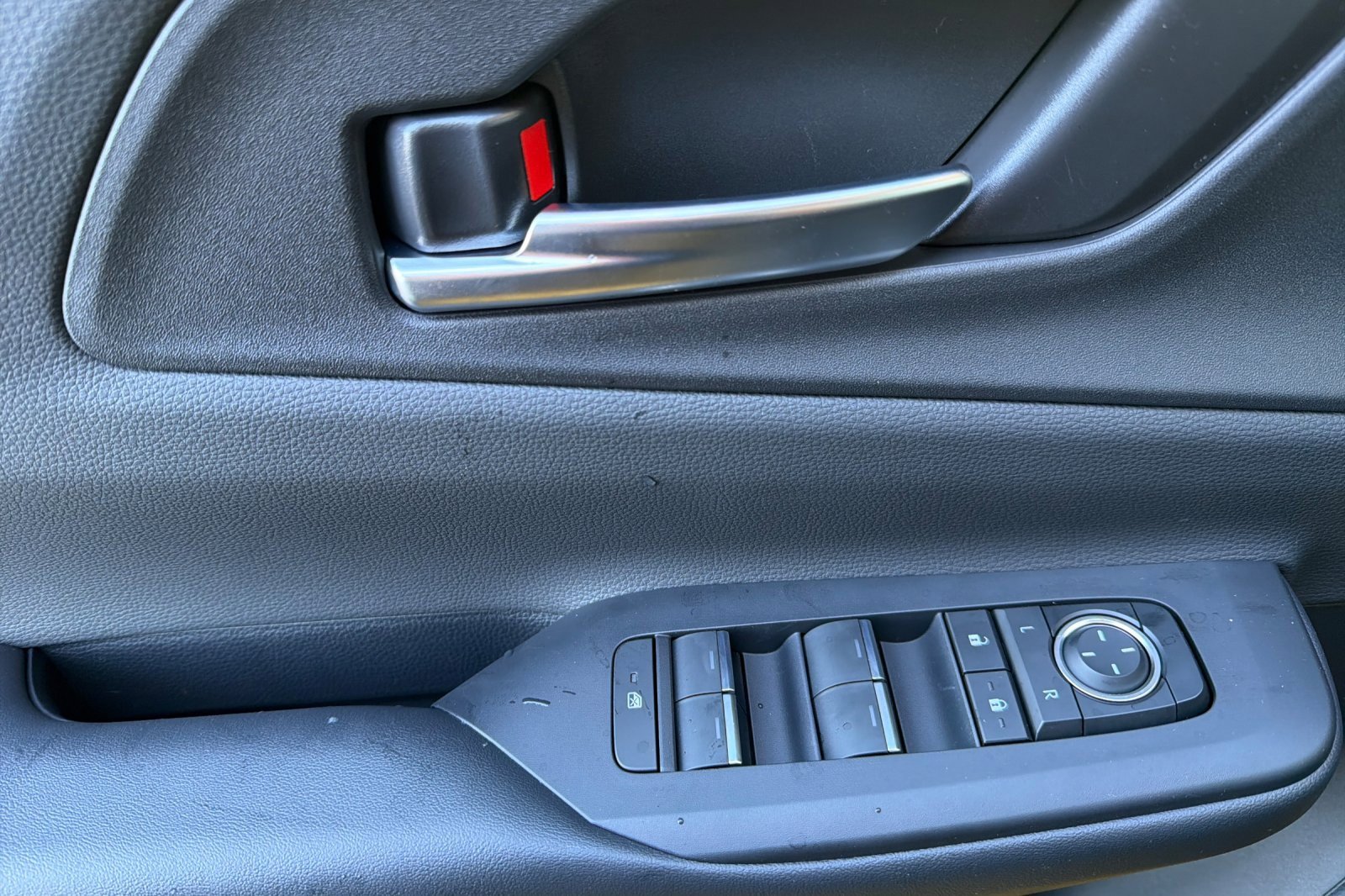 New 2026 Toyota Prius Plug-In Hybrid image 9