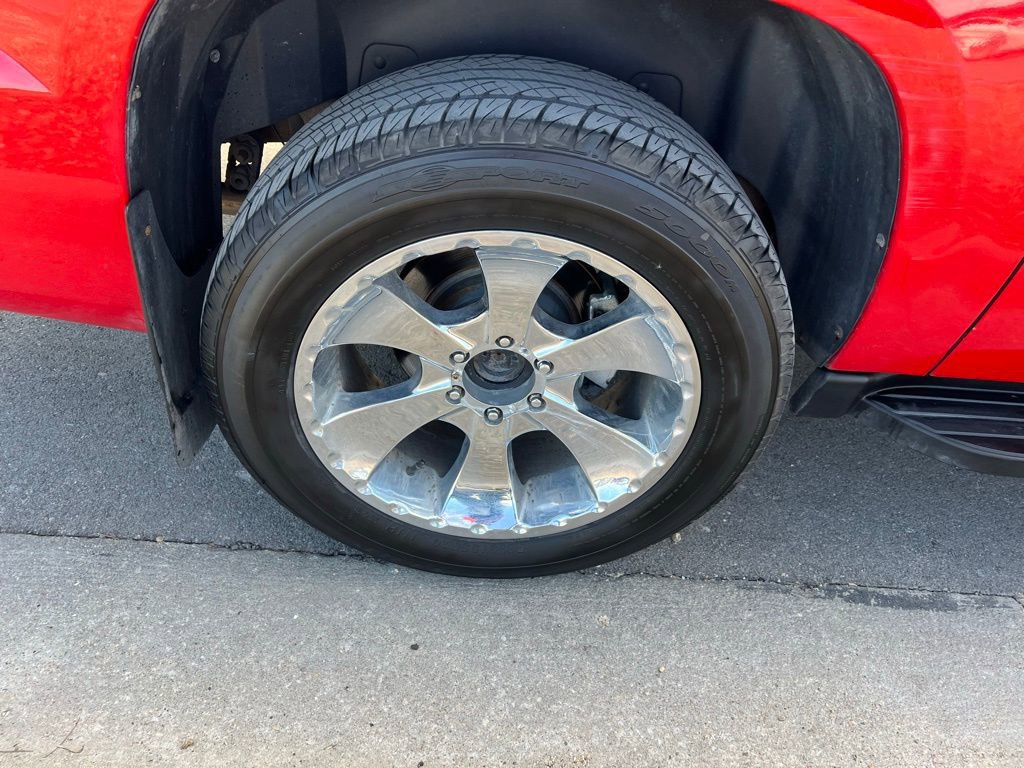 Used 2011 Chevrolet Avalanche LTZ image 10