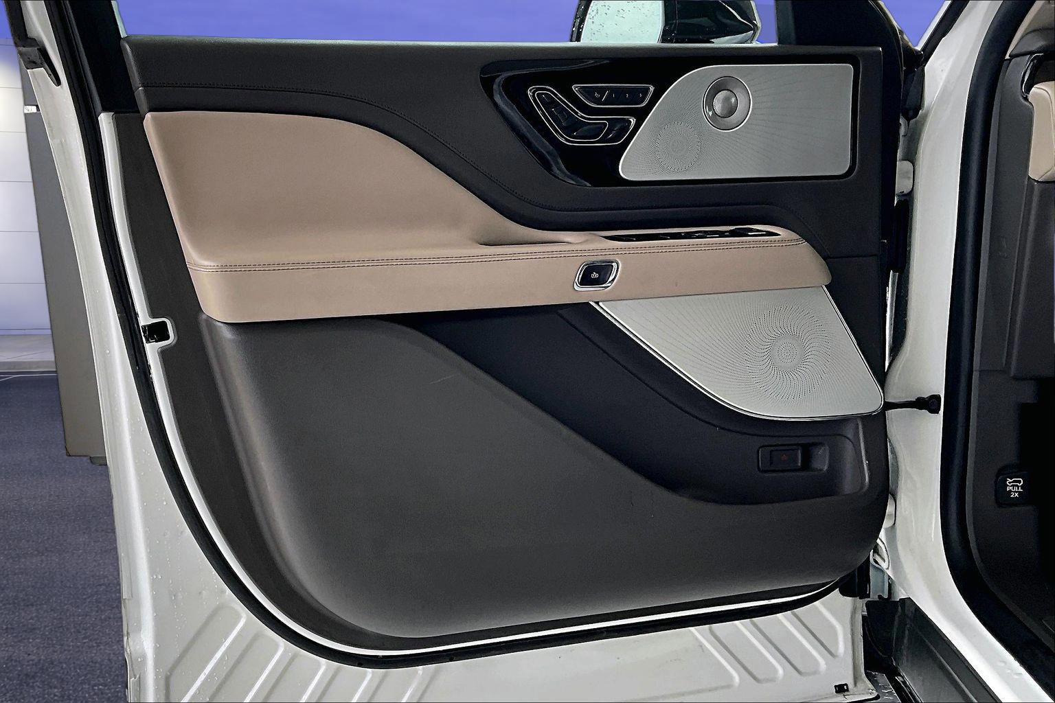 Used 2021 Lincoln Aviator Reserve w/ Equipment Group 201A image 21