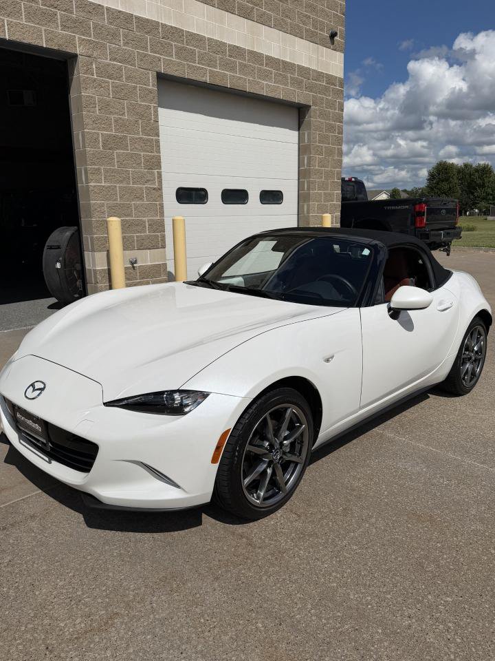 Used 2023 MAZDA MX-5 Miata Grand Touring RWD image 10