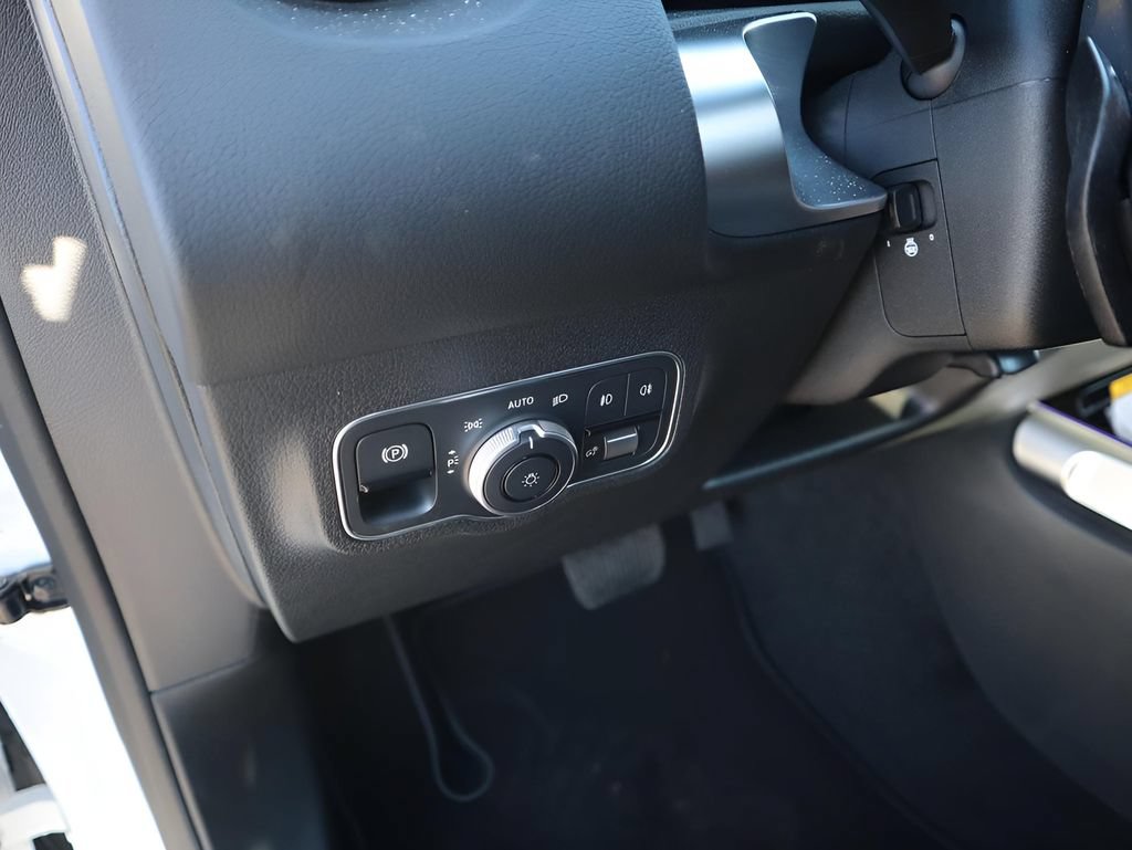 New 2026 Mercedes-Benz GLB 250 4MATIC image 37