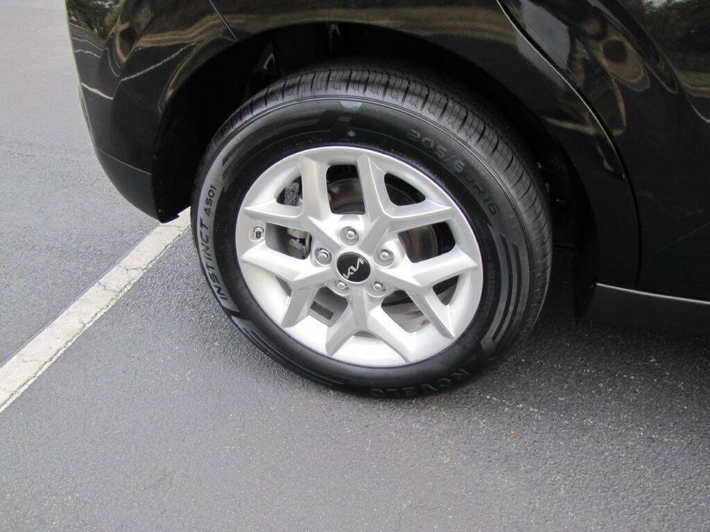 Used 2024 Kia Soul LX w/ Option Group 015 FWD image 27