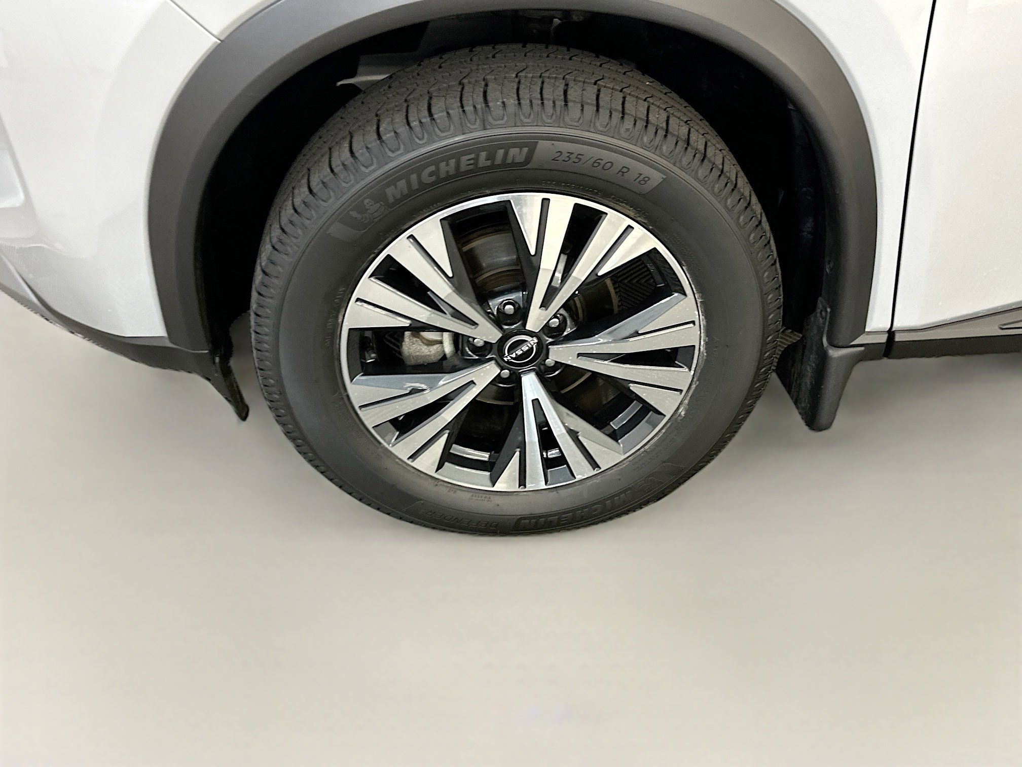 Used 2023 Nissan Rogue SV image 11