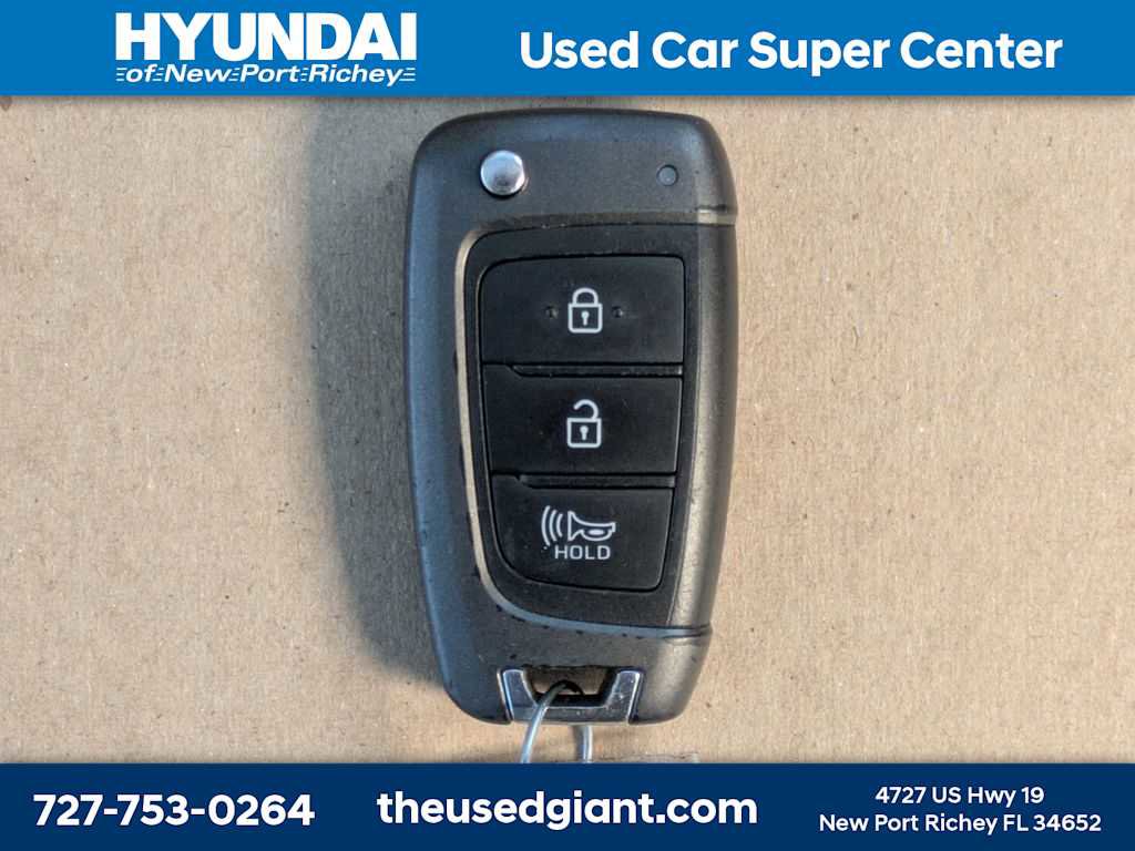 Used 2020 Hyundai Santa Fe SE image 32