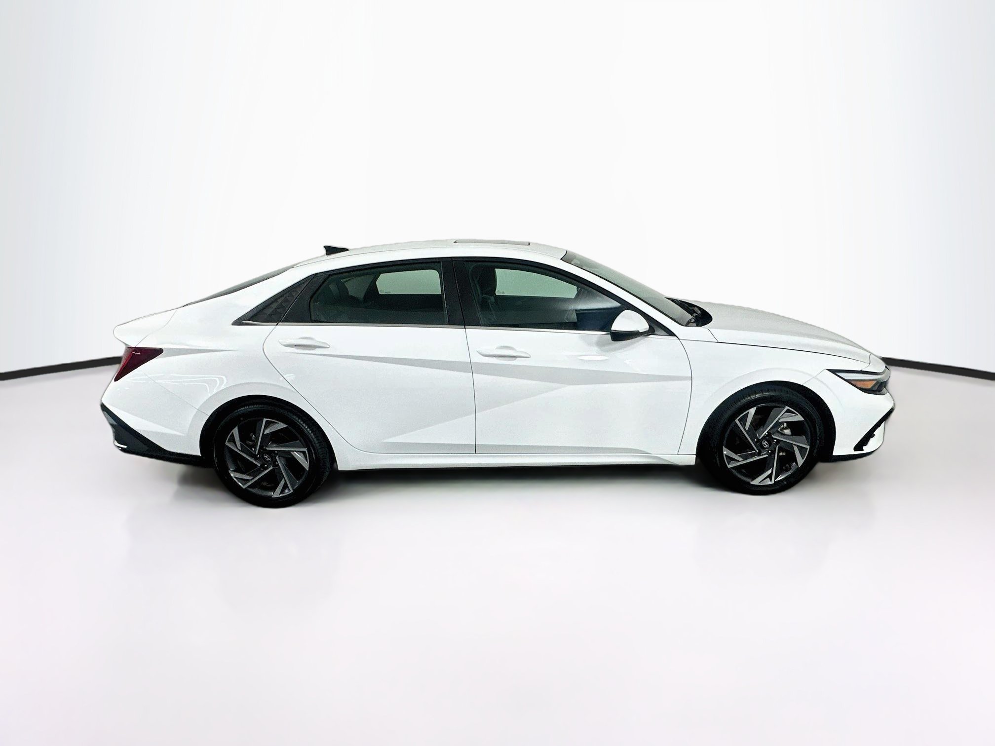 Used 2025 Hyundai Elantra Limited FWD image 10