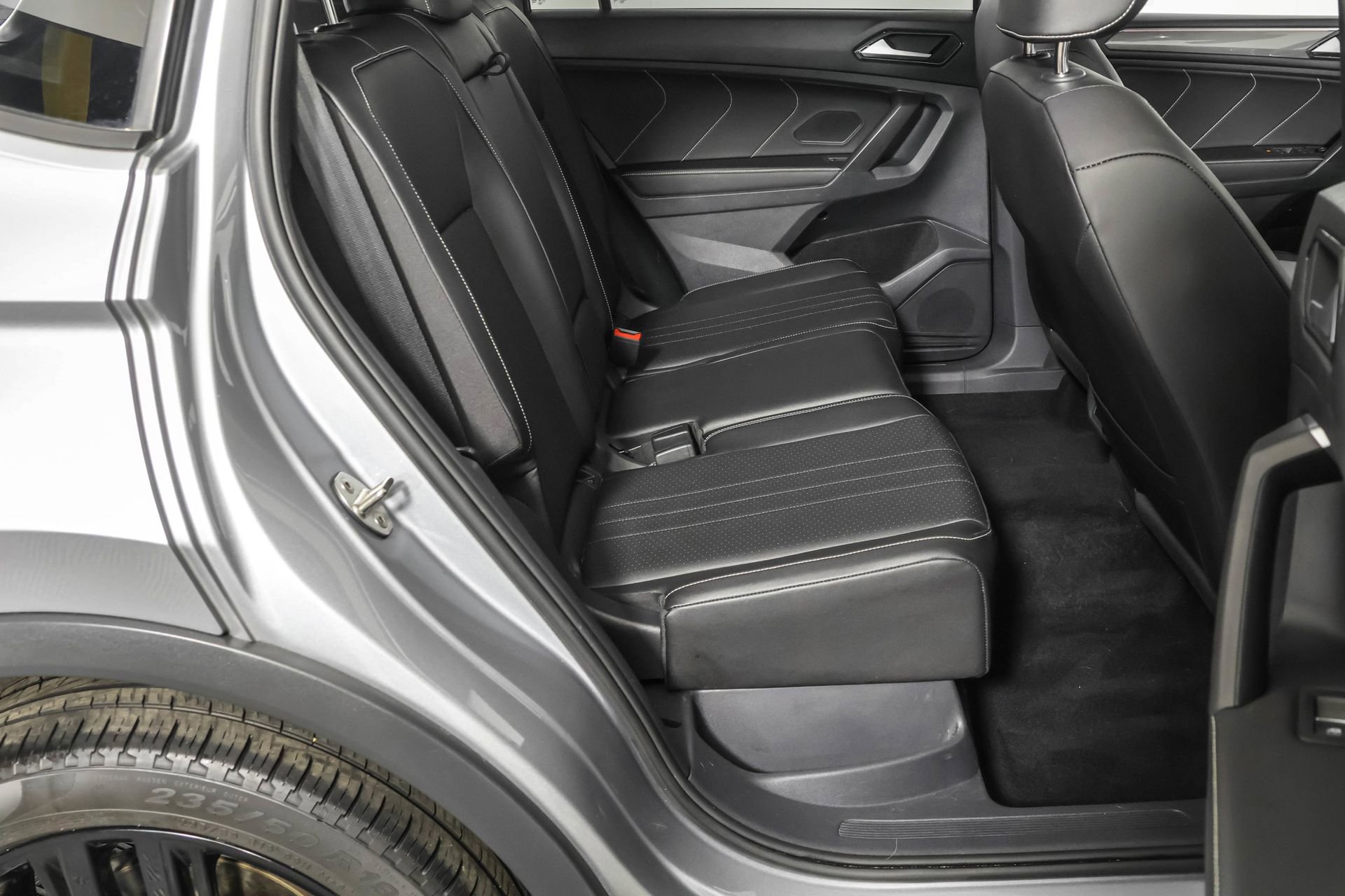 Used 2022 Volkswagen Tiguan SE R-Line image 39