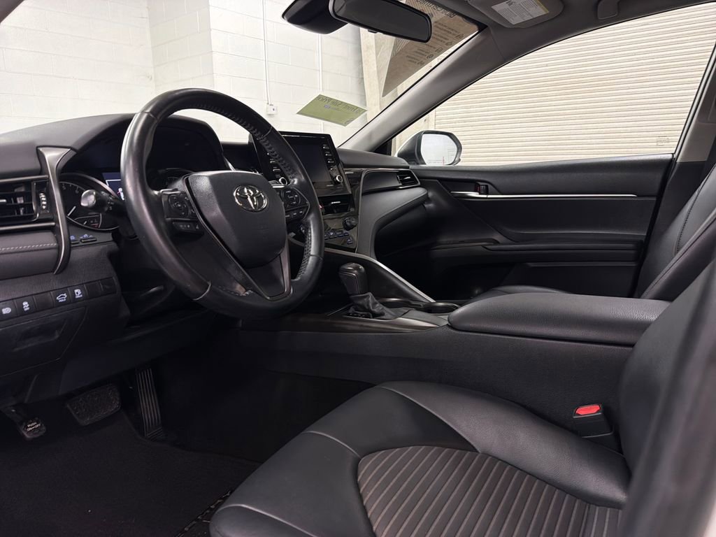 Used 2021 Toyota Camry SE FWD image 6