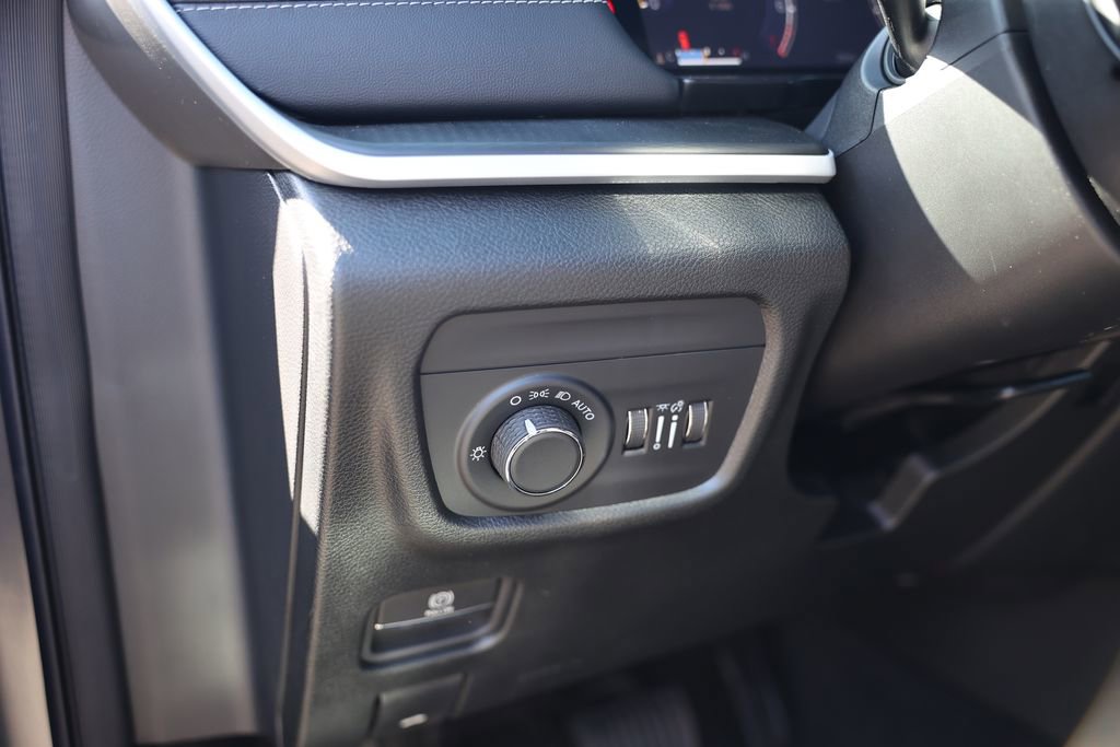 New 2025 Jeep Grand Cherokee Laredo w/ MOPAR Finishing Package image 18