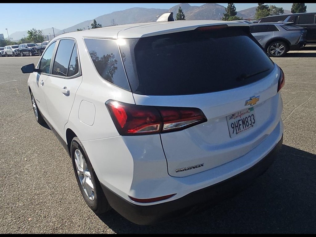 Used 2023 Chevrolet Equinox LS w/ LS Convenience Package FWD image 4